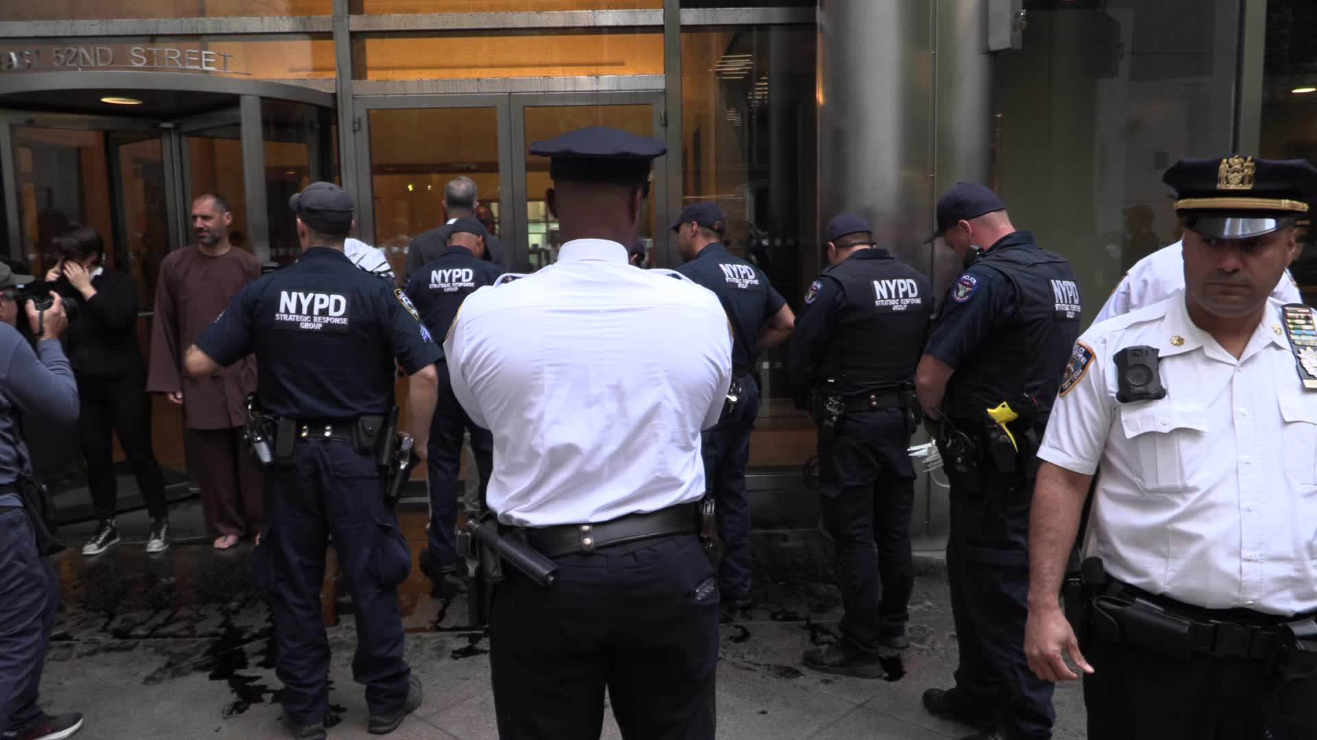 NYC: Arrests at BlackRock HQ after climate protest