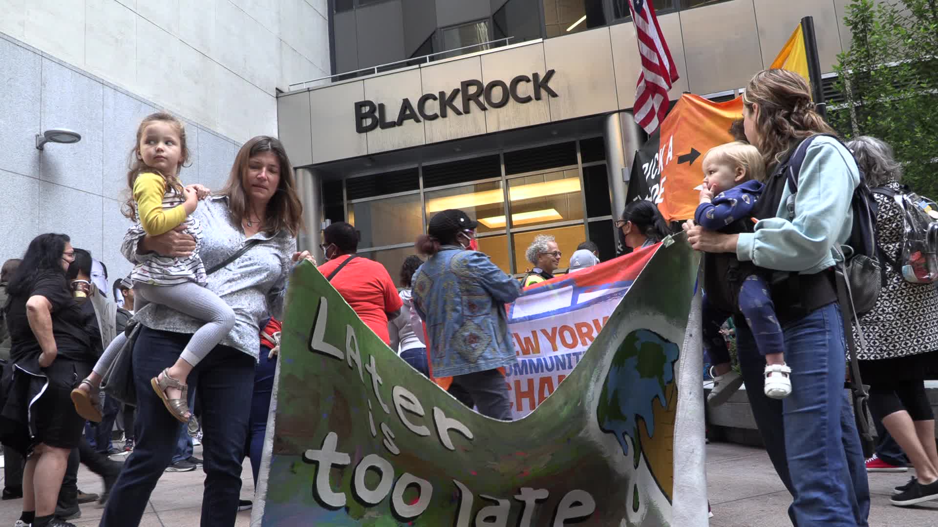 NYC: Arrests at BlackRock HQ after climate protest