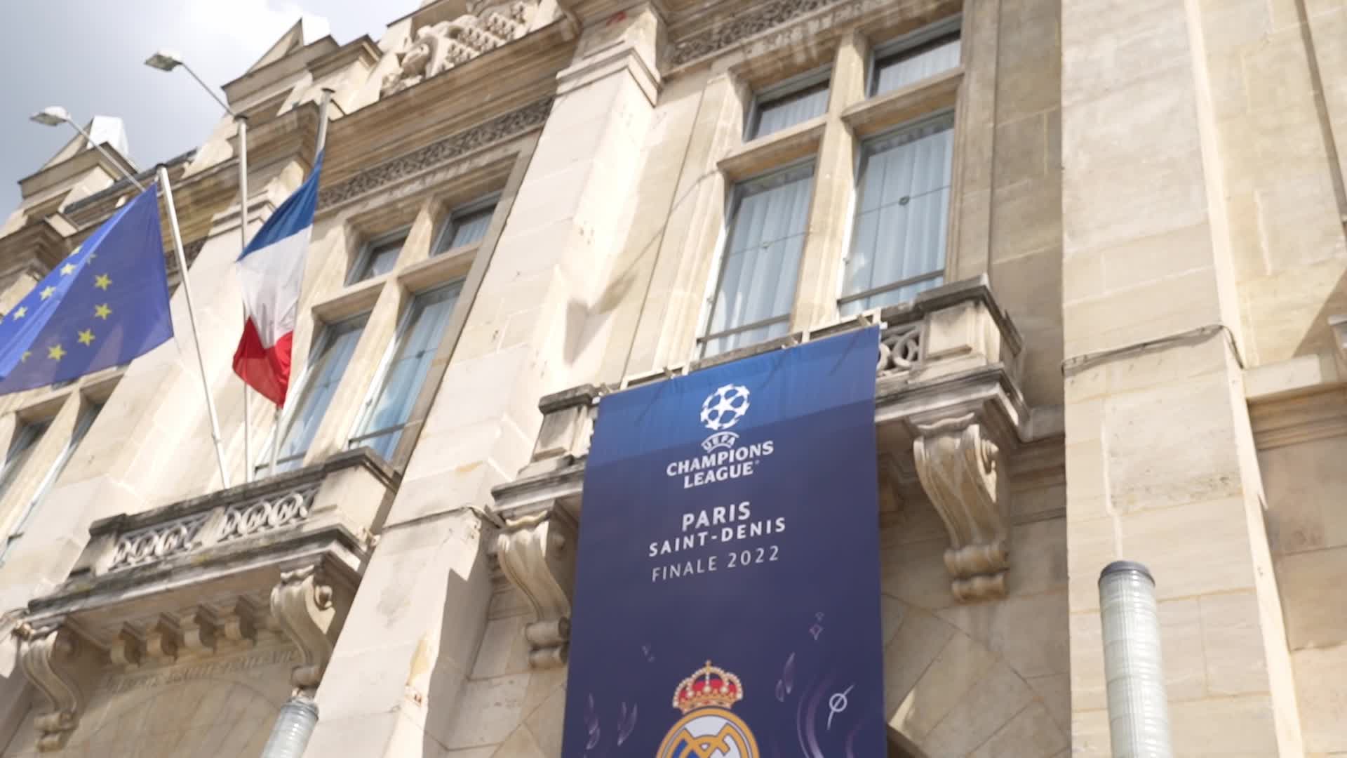 Fans arrive in Paris for Champions League final
