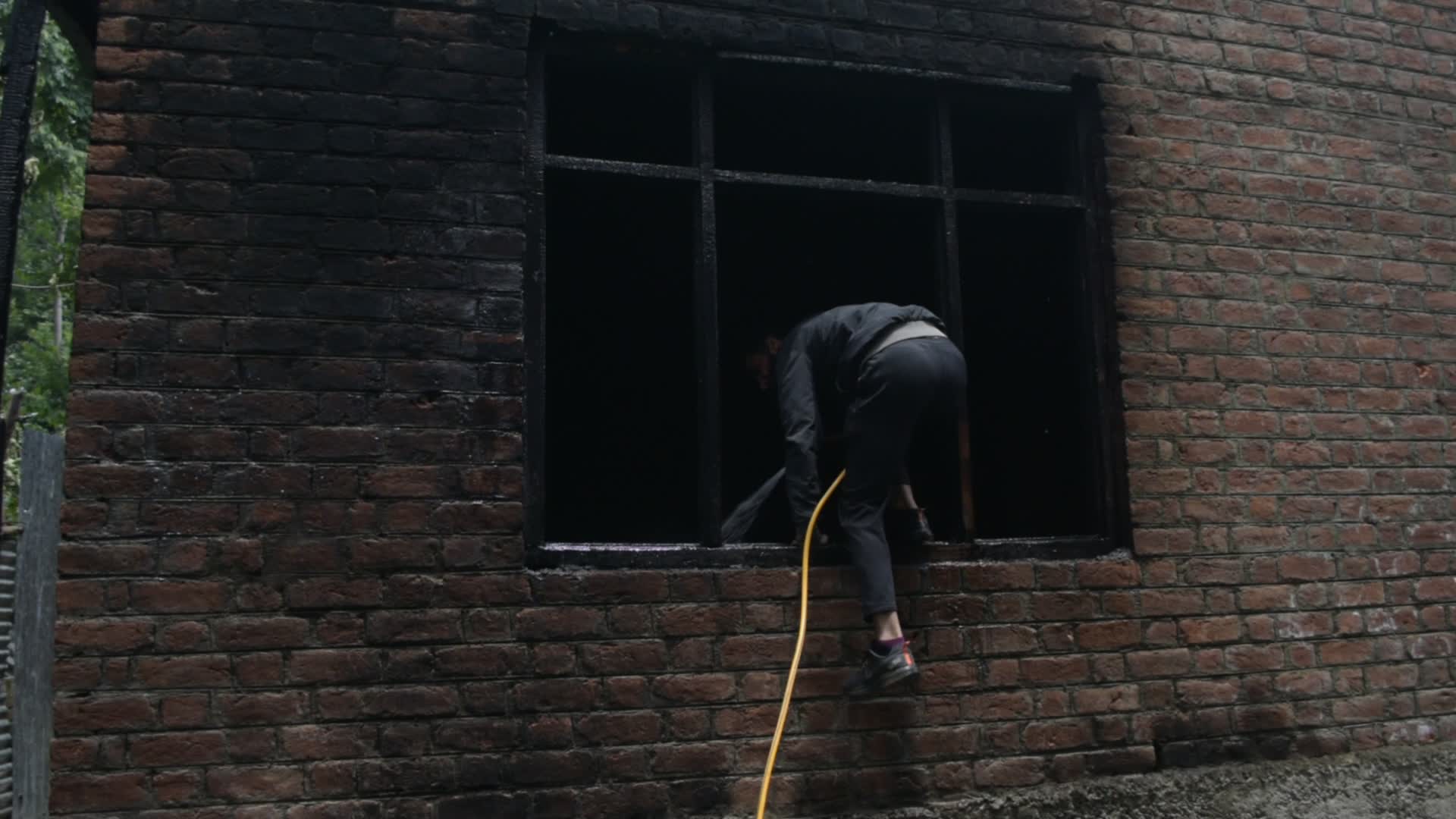 Two Local Kashmiri Militants Killed in Kashmir