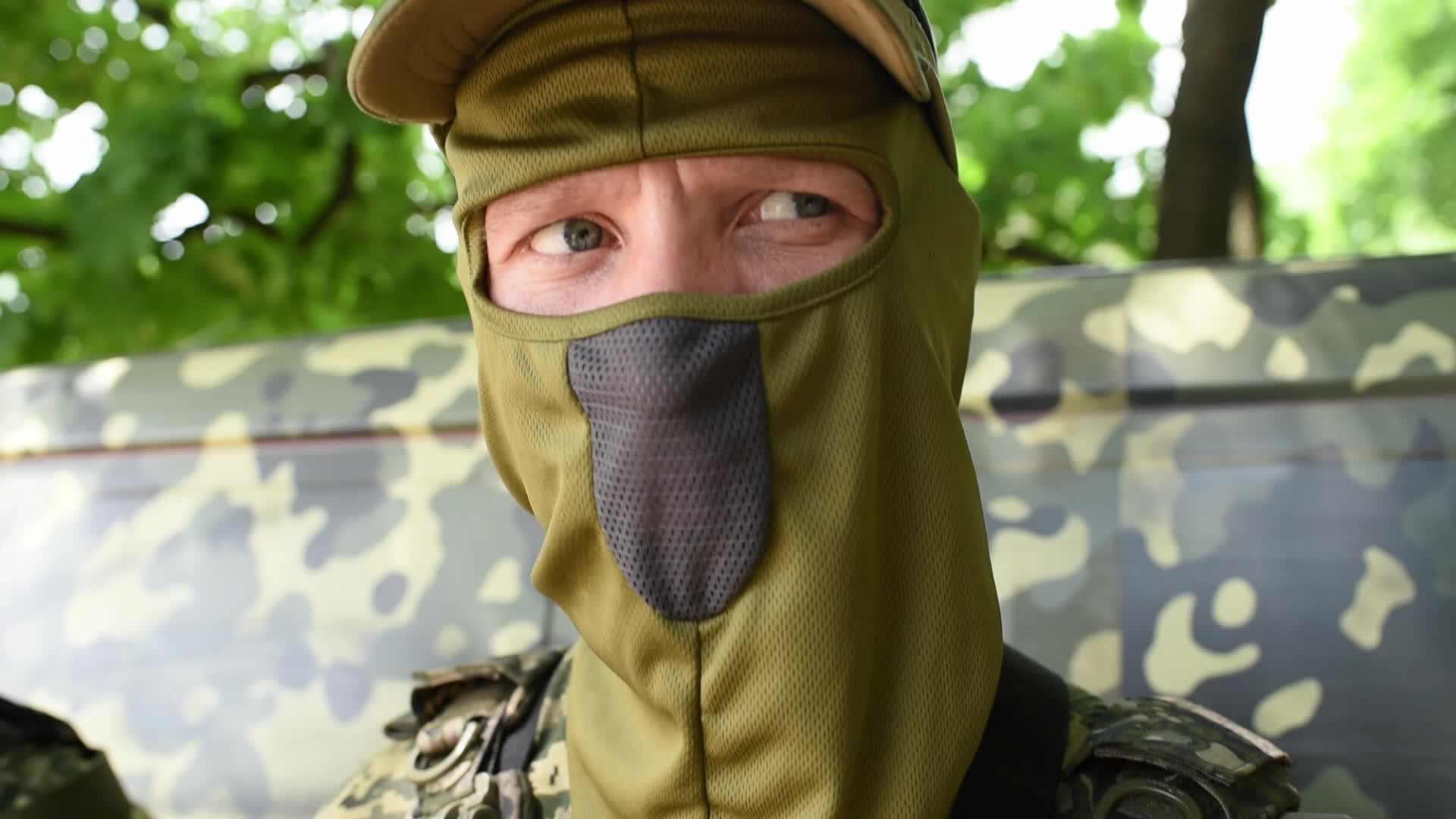 Humanitarian aid escorted by Ukrainian Special Forces in Hrushivka
