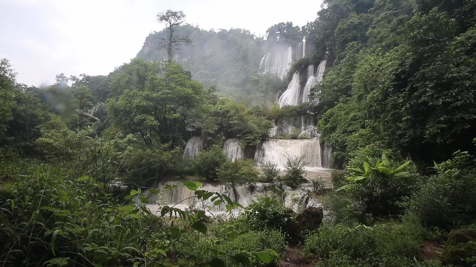 Tee Lor Su Waterfall