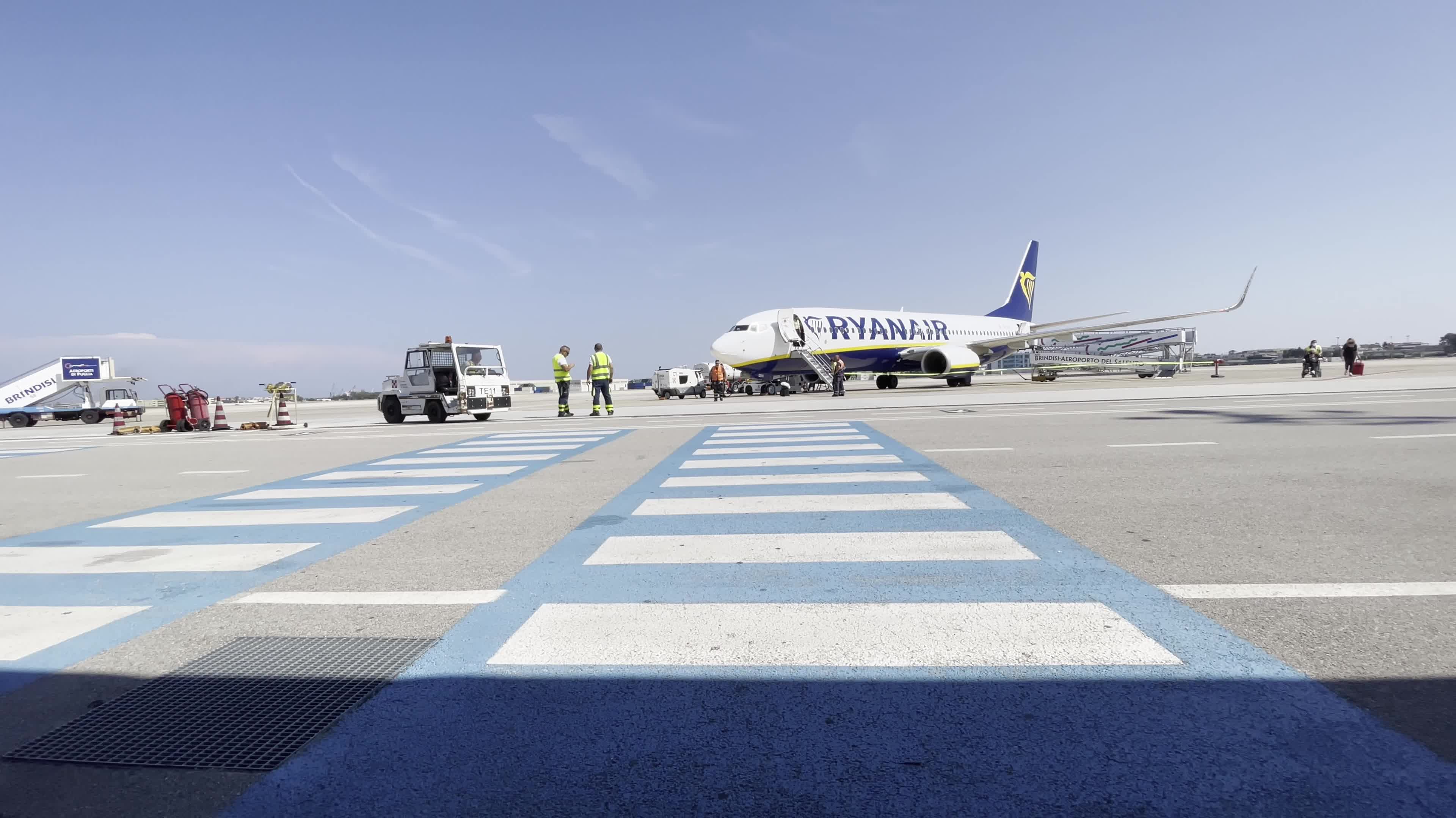 Ryanir FR4717 Lands In Brindisi, Italy