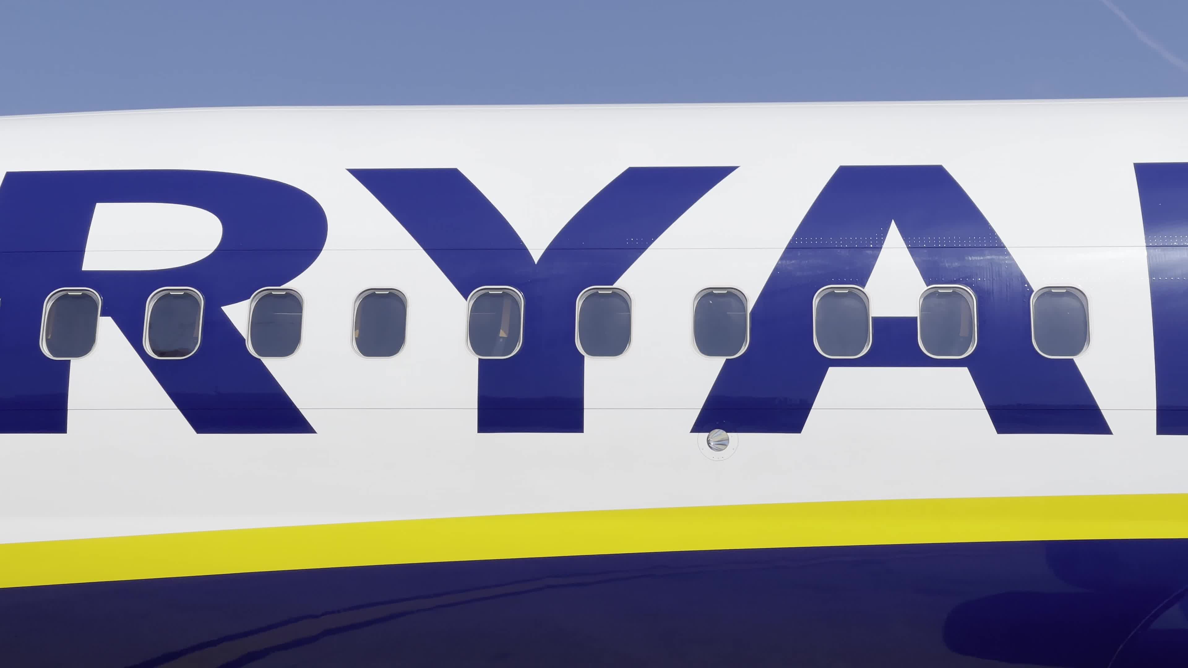 Ryanir FR4717 Lands In Brindisi, Italy