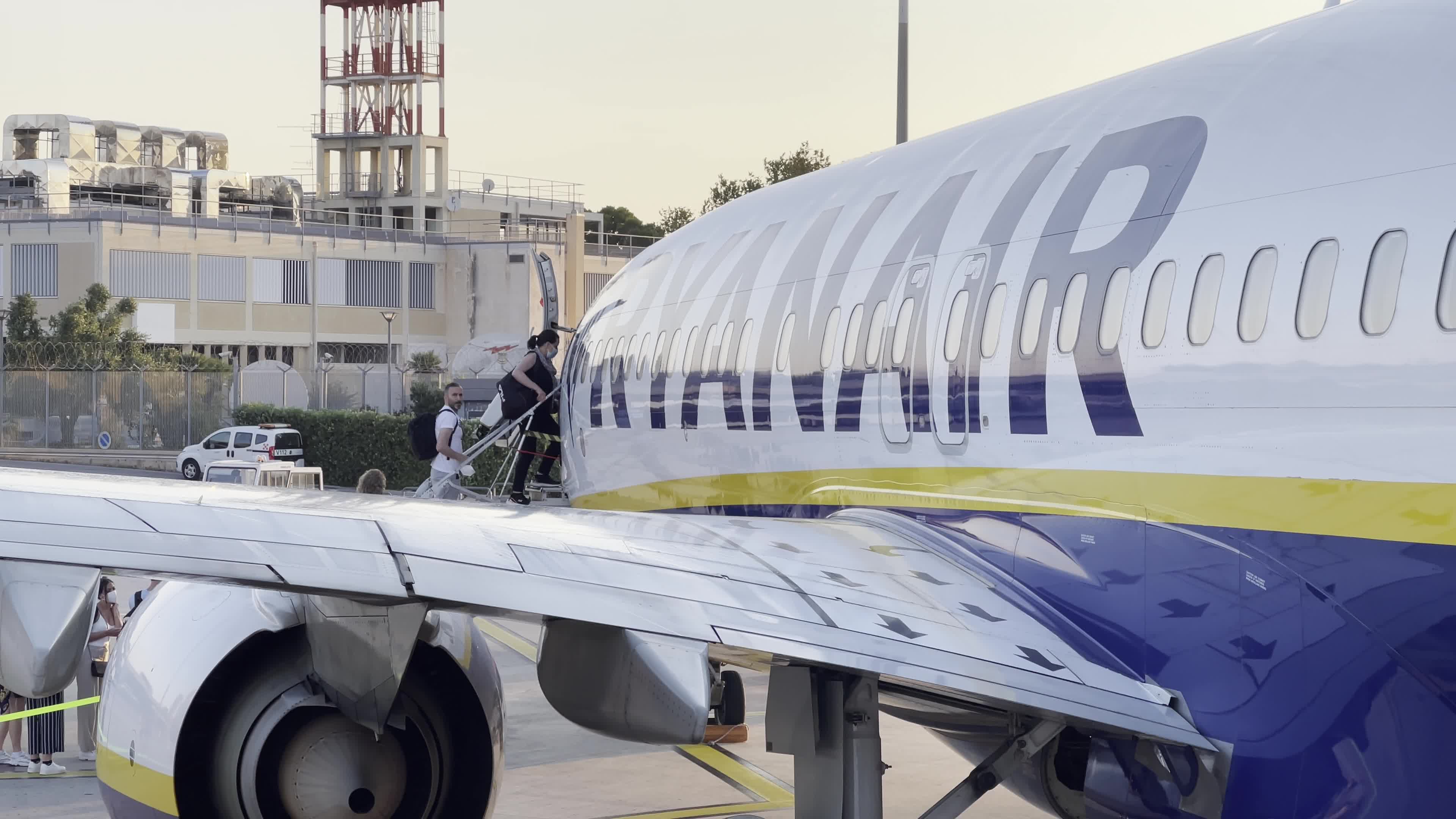 Ryanair Boeing 737-800 At Sunrise In Brindisi Airport