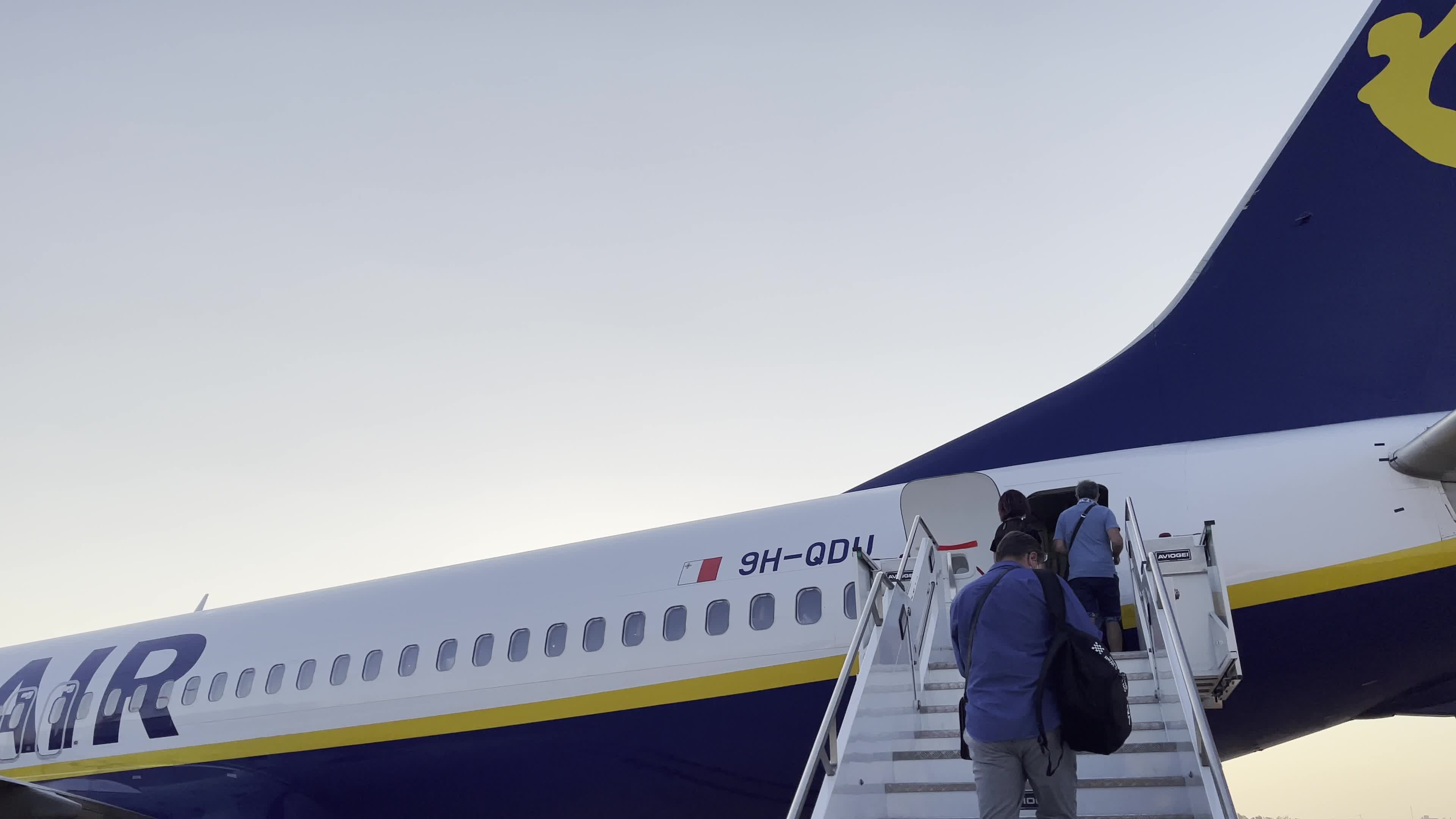 Ryanair Boeing 737-800 At Sunrise In Brindisi Airport