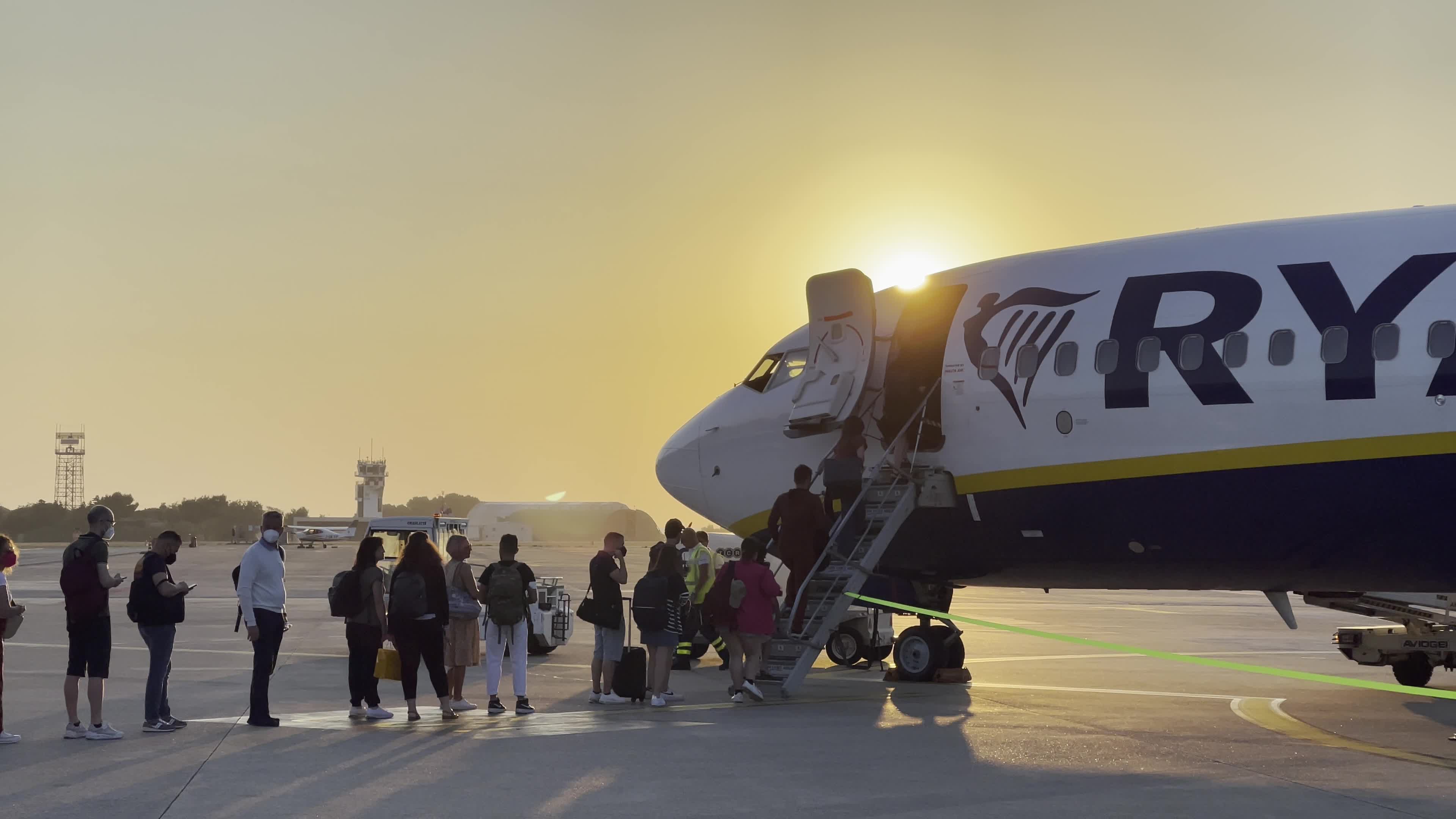 Ryanair Boeing 737-800 At Sunrise In Brindisi Airport