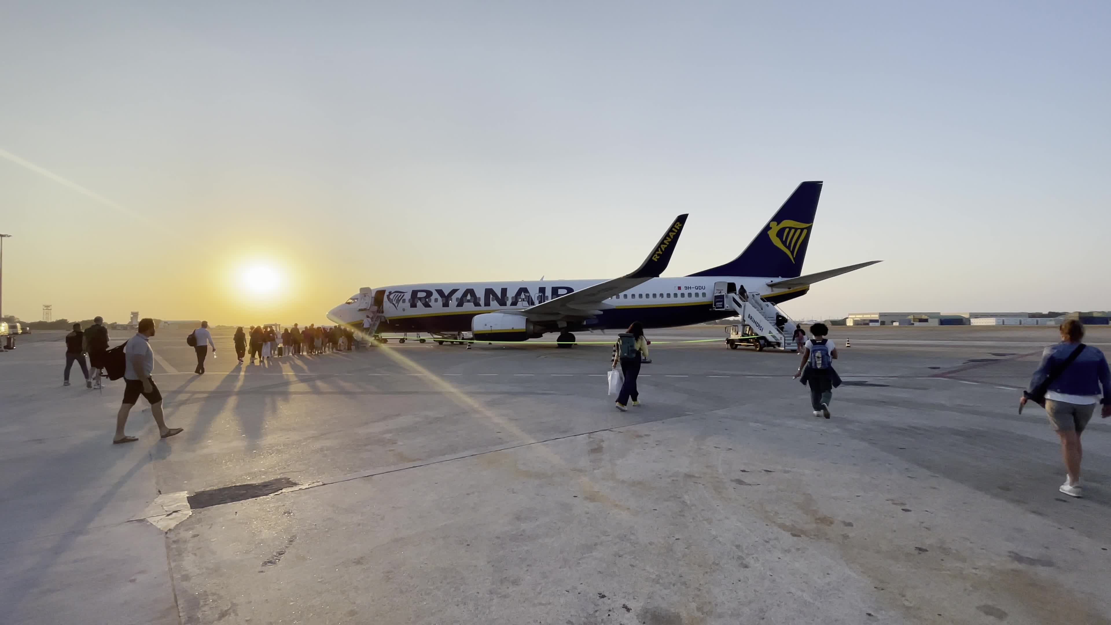 Ryanair Boeing 737-800 At Sunrise In Brindisi Airport