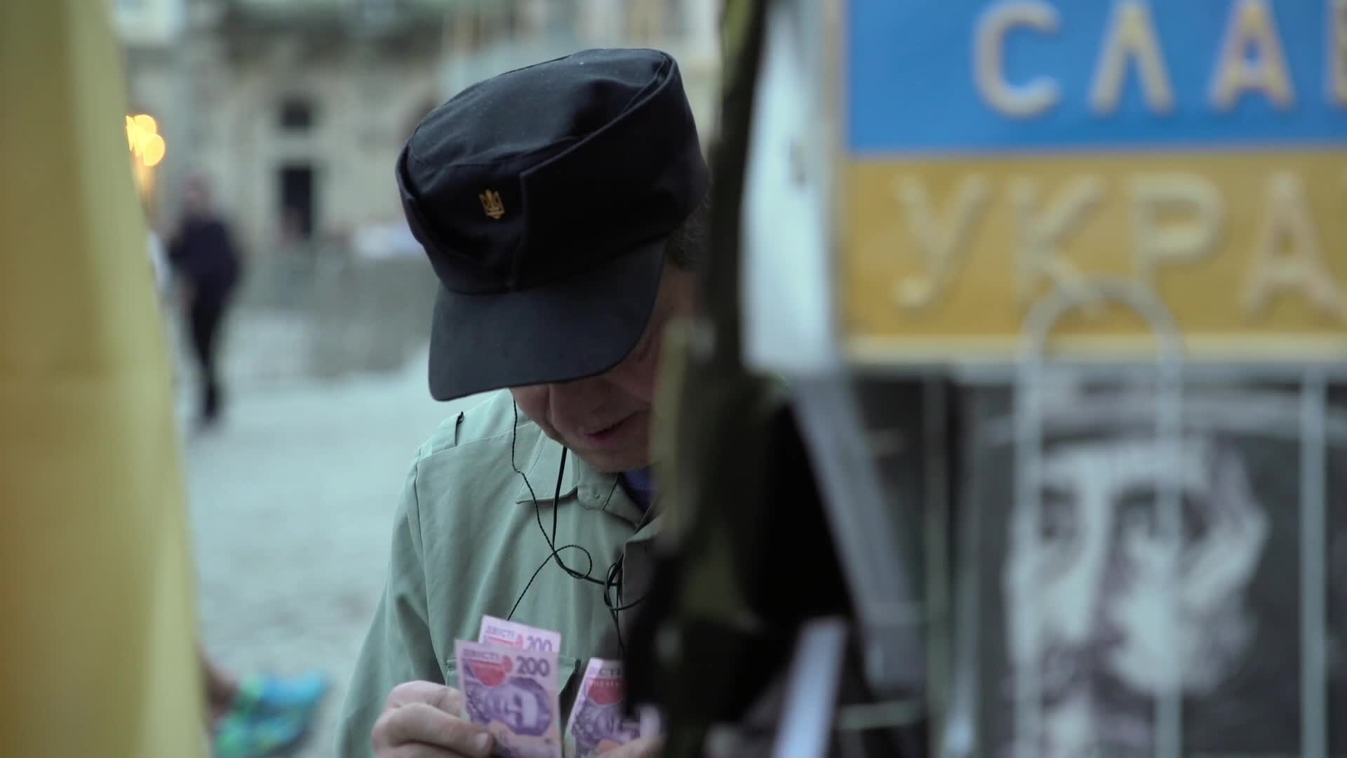 Ukrainian patriotic paraphernalia popular due to war