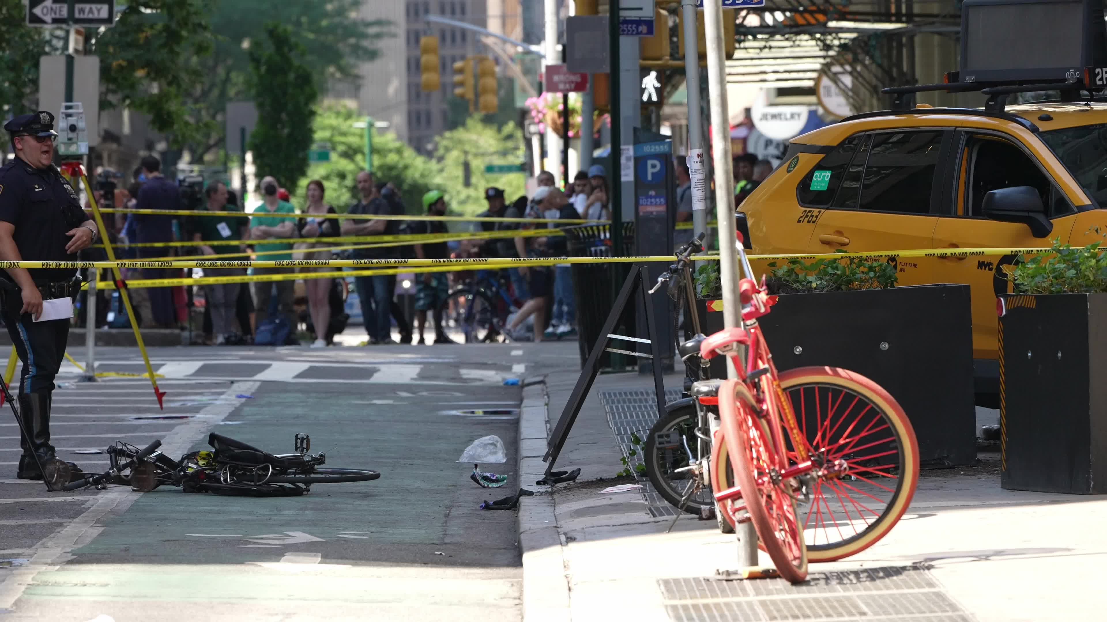 6 people hospitalized after taxi jumps curb in New York City, NYPD says