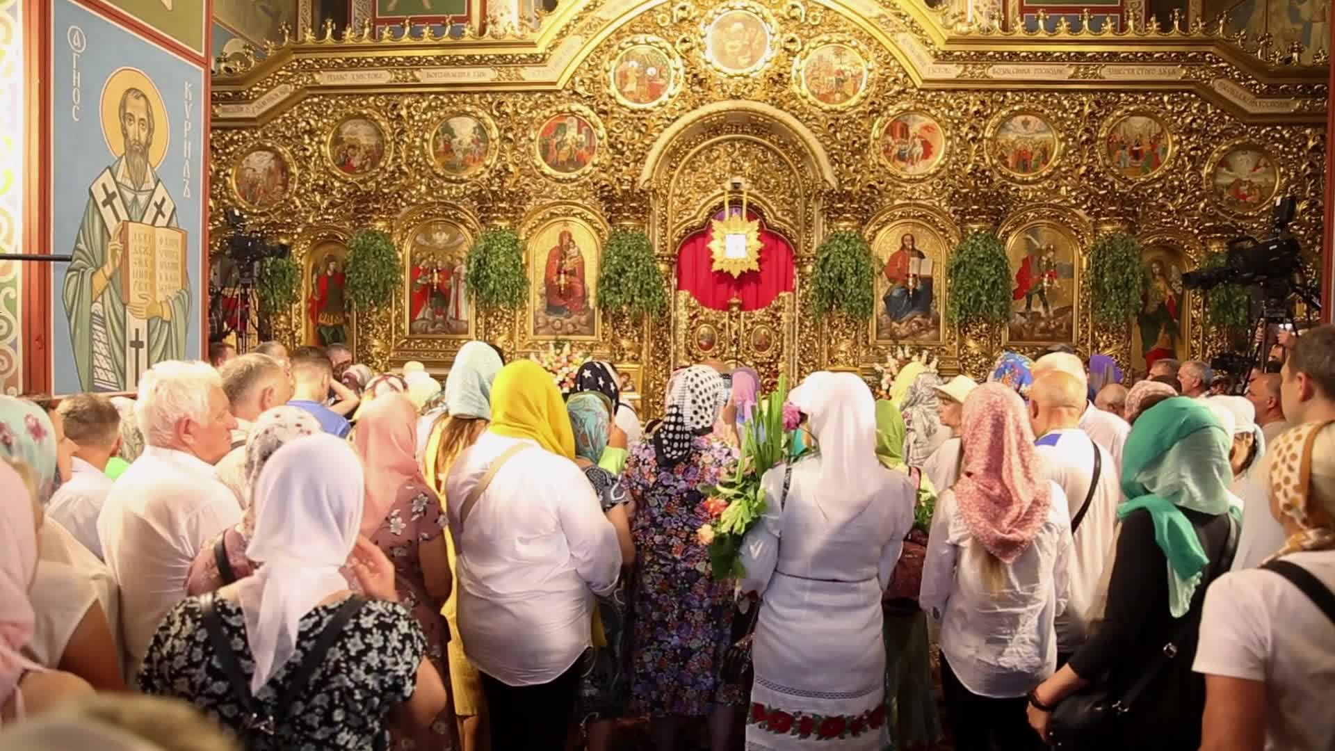Ukrainians pray for life on Green Holiday in Kyiv