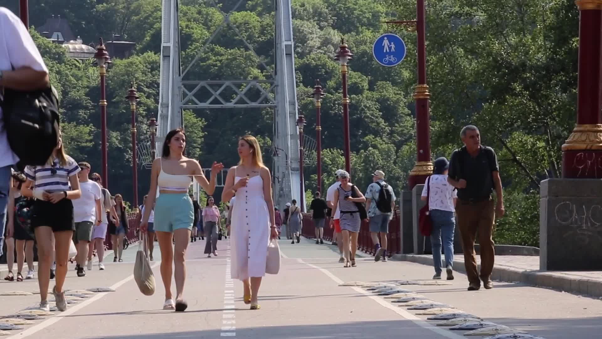 Ukrainians enjoy peaceful sunny Saturday in Kyiv