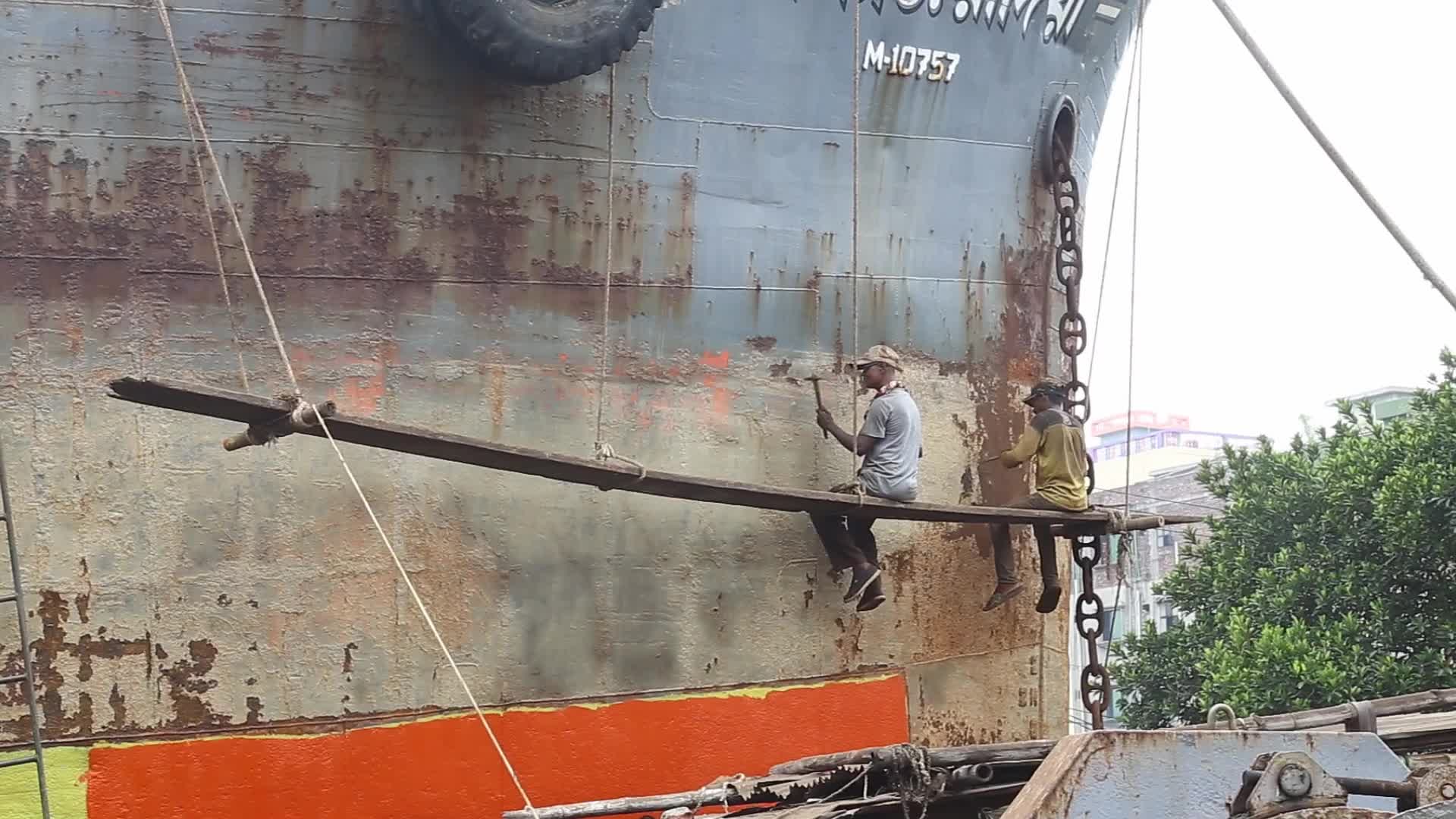 Shipyard Workers in Bangladesh