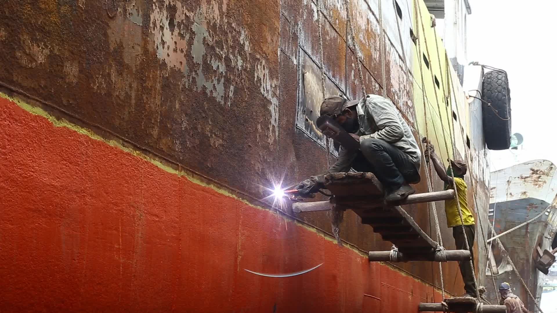 Shipyard Workers in Bangladesh