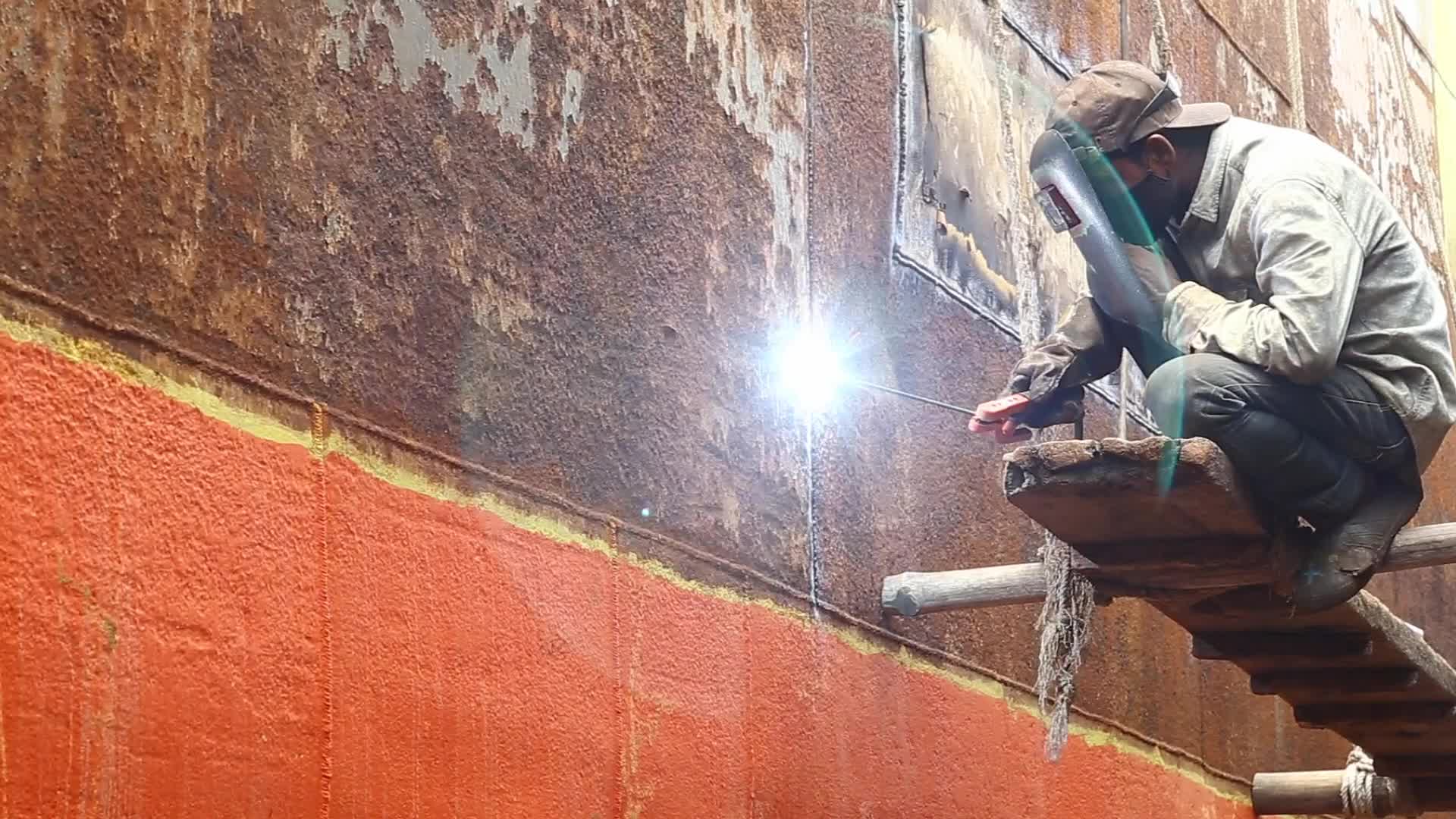 Shipyard Workers in Bangladesh