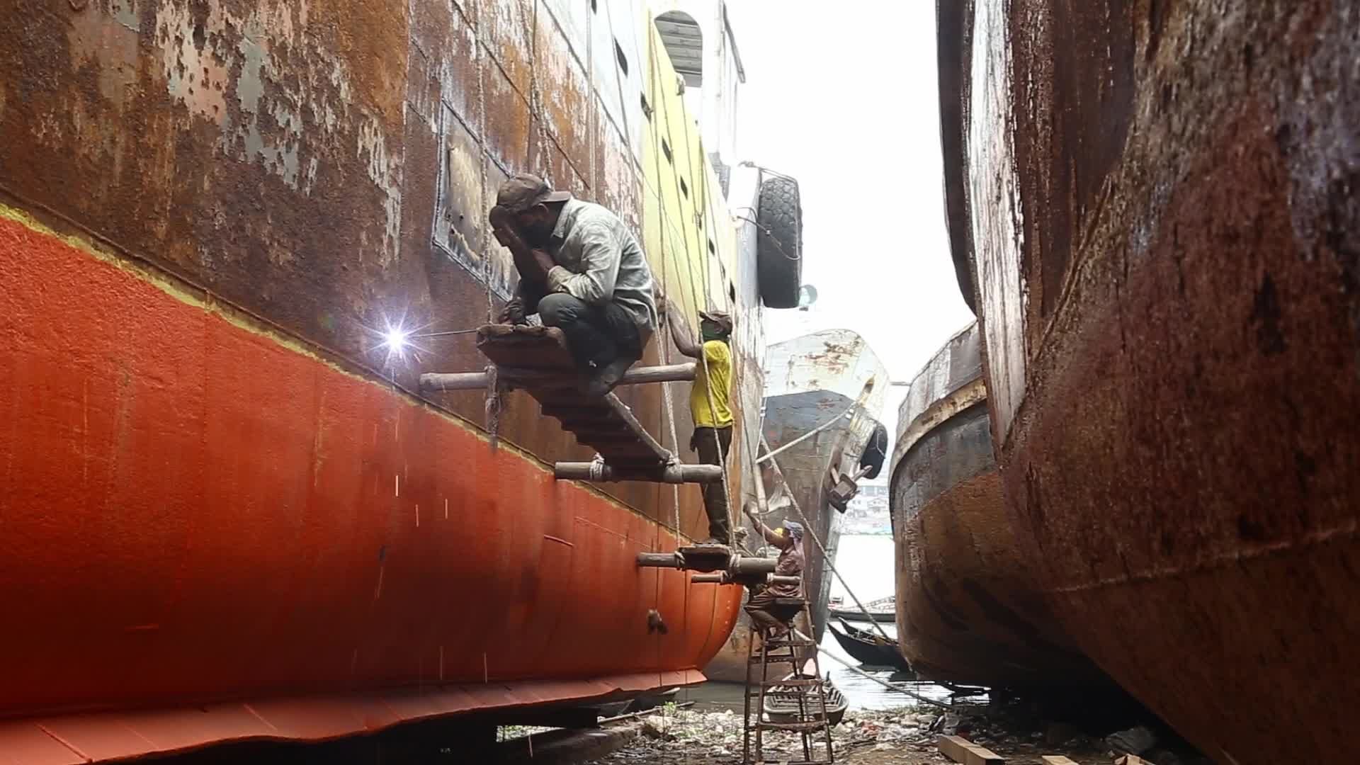 Shipyard Workers in Bangladesh