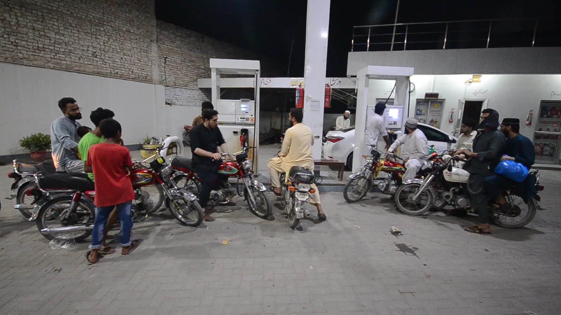 Pakistan's government increases petrol price
