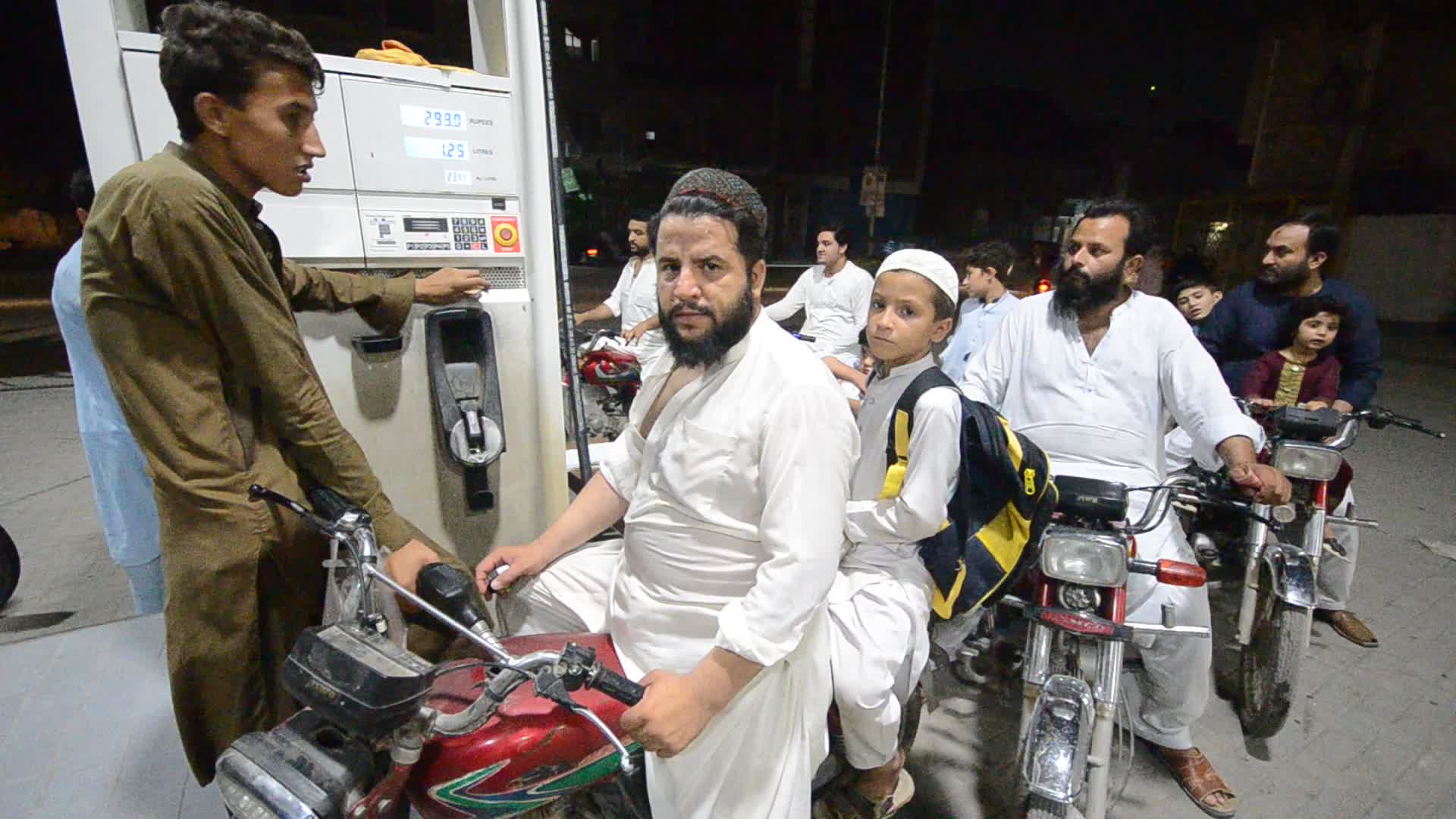 Pakistan's government increases petrol price
