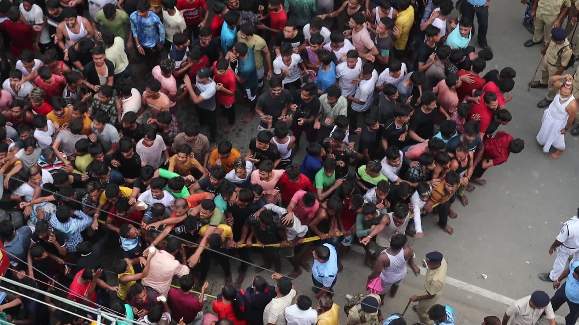Hindu devotees celebrate 626 years old chariot festival  through Grand Trunk road 