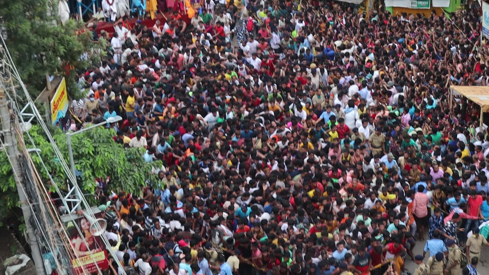 Hindu devotees celebrate 626 years old chariot festival  through Grand Trunk road 