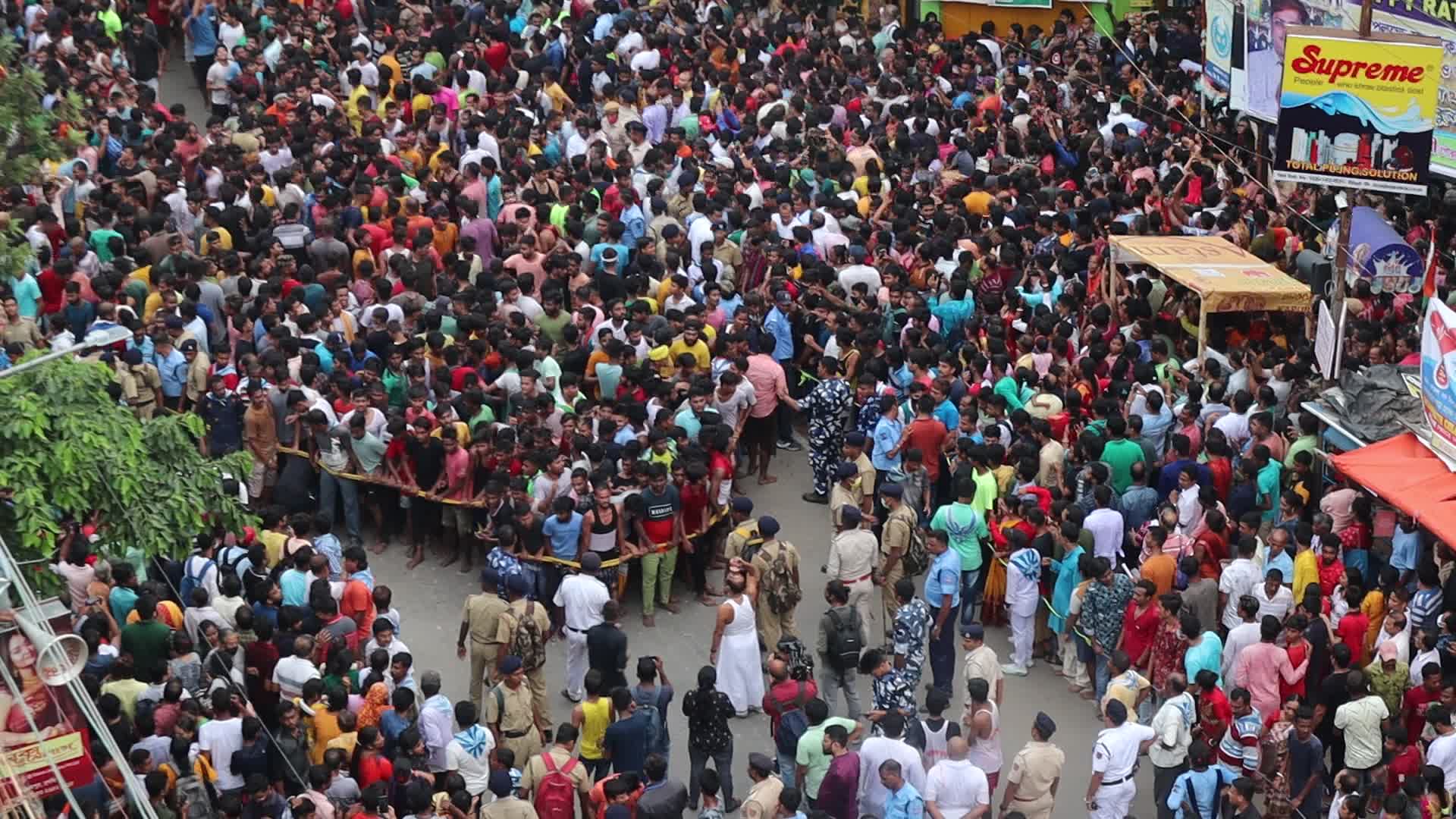 Hindu devotees celebrate 626 years old chariot festival  through Grand Trunk road 
