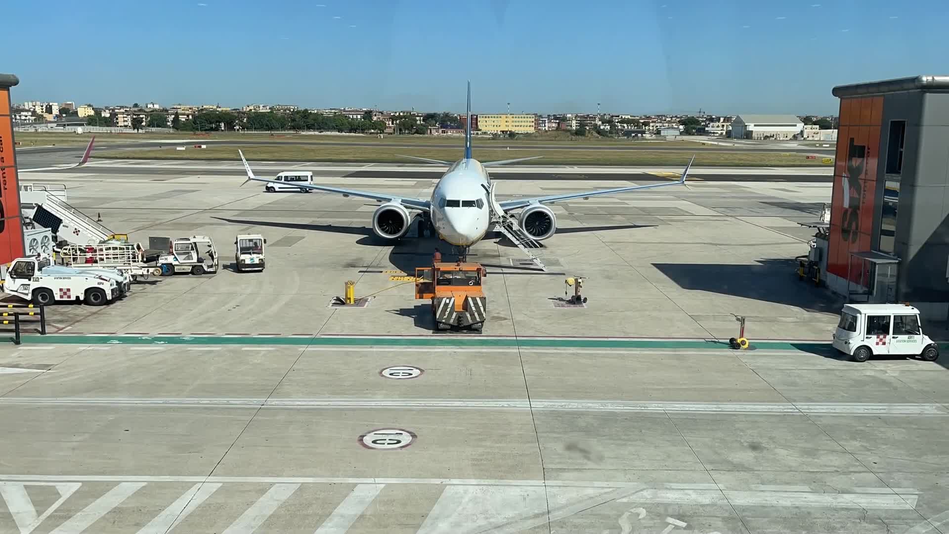 Timelapse of Ryanair at Naples International Airport