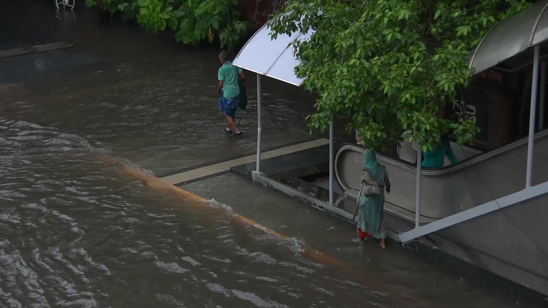 Heavy rainfall causes water-logging, traffic snarls in New Delhi.