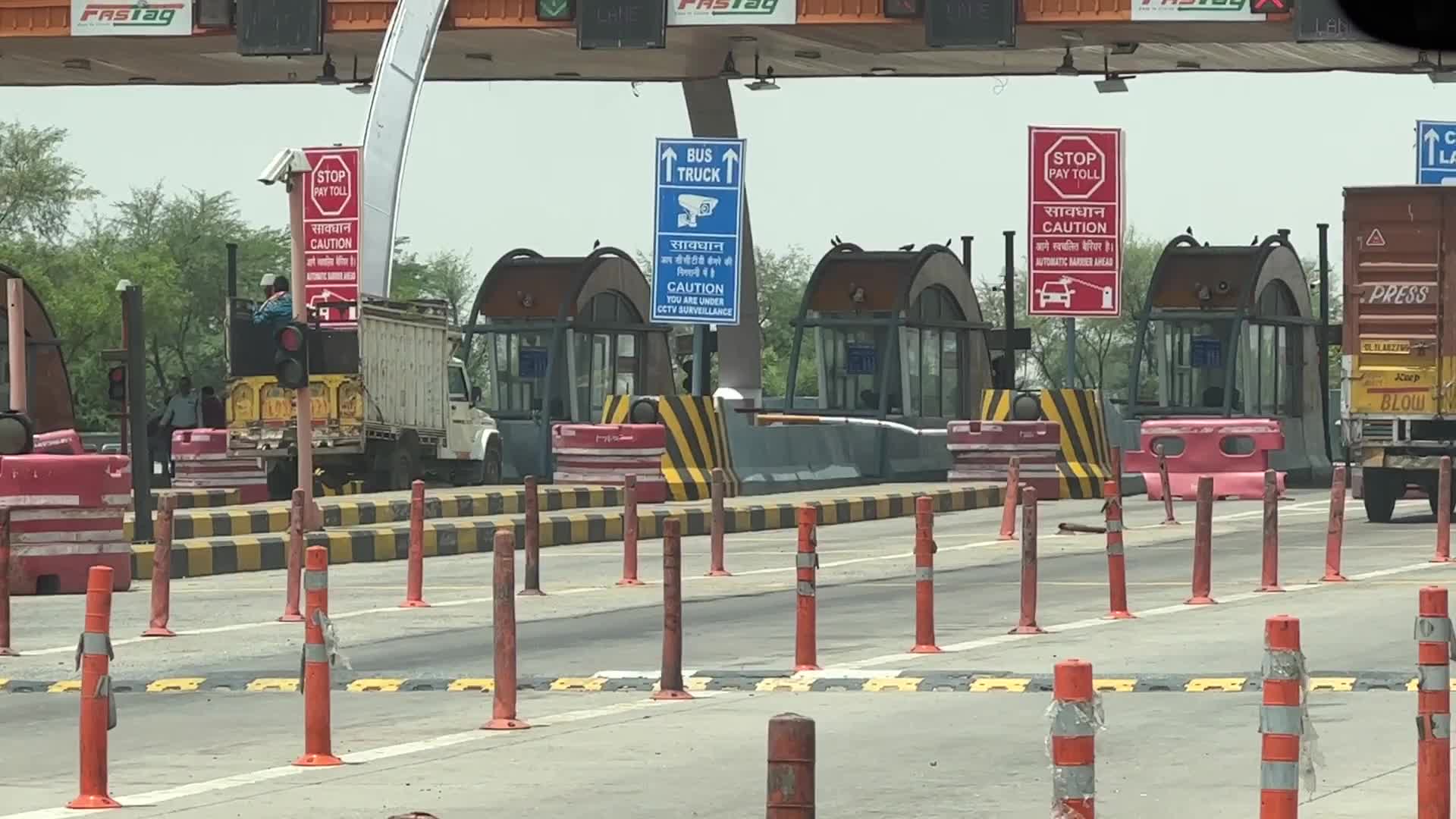 Toll booths along the Yamuna Expressway 