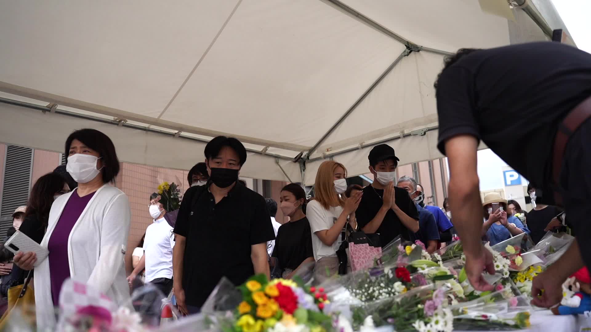 People visit Abe Shinzo assassination site in Nara, Japan