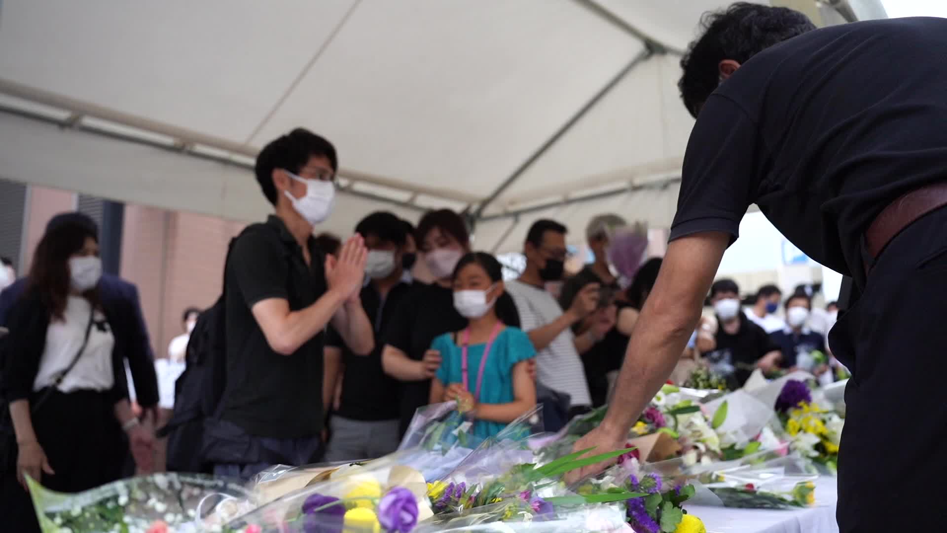 People visit Abe Shinzo assassination site in Nara, Japan