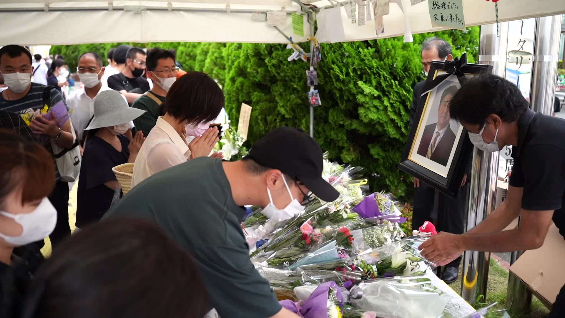 People visit Abe Shinzo assassination site in Nara, Japan