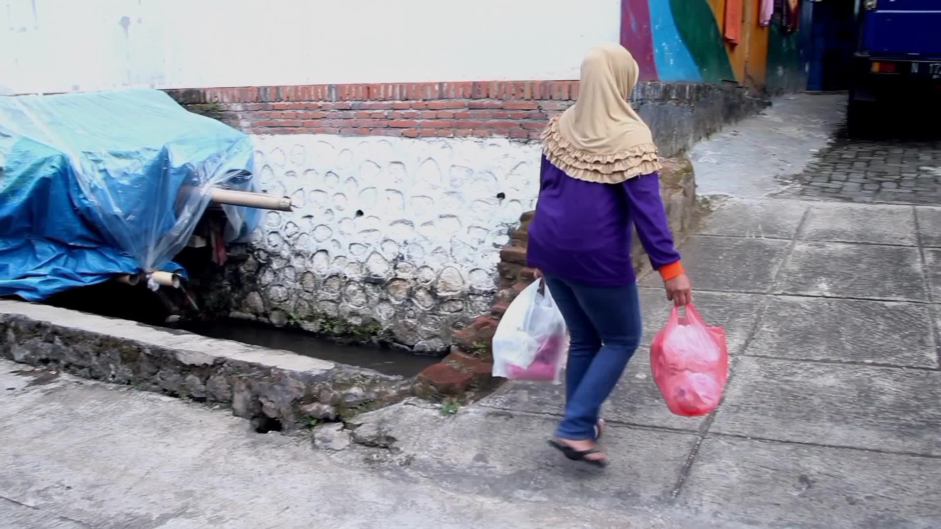Recycle baby diapers, campaign to reduce residents throwing diaper waste into the river
