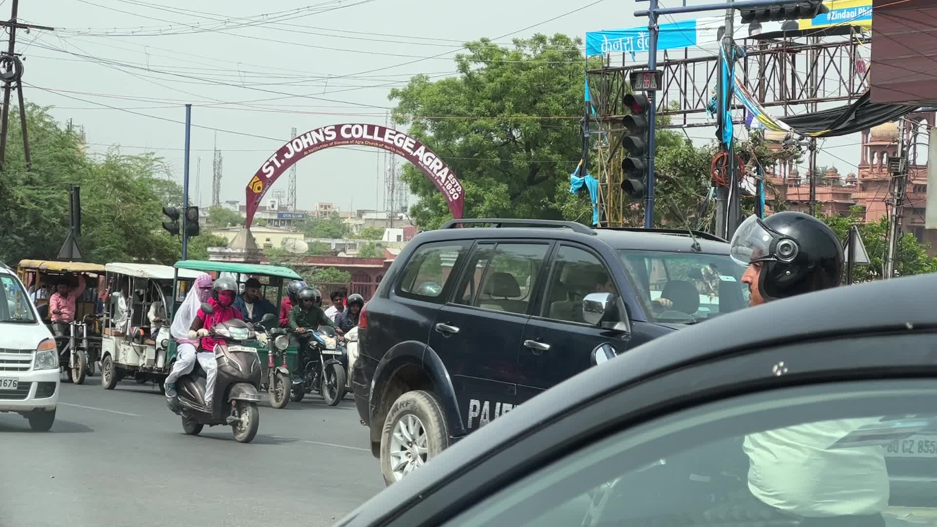 Traffic in Agra