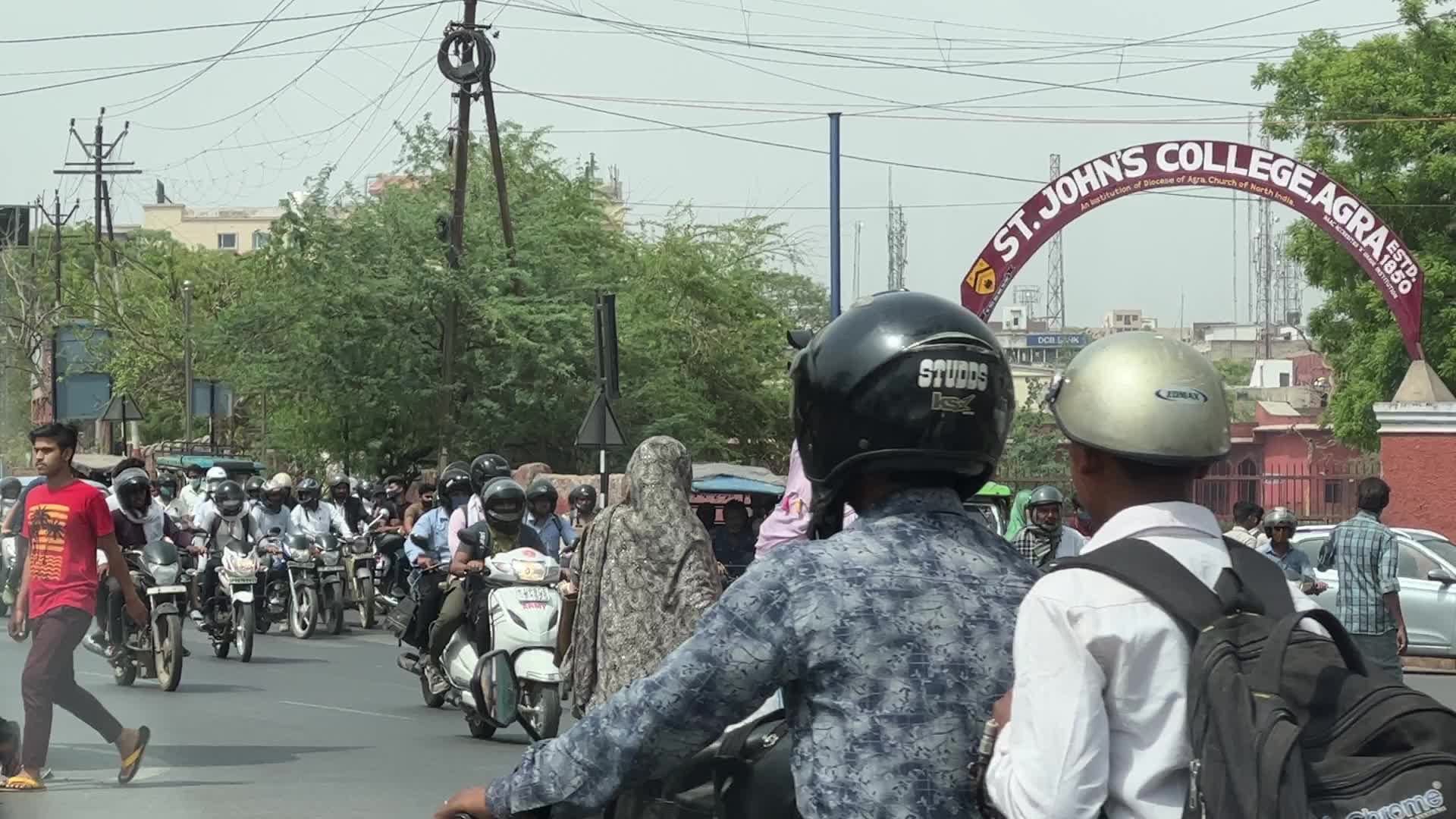 Traffic in Agra