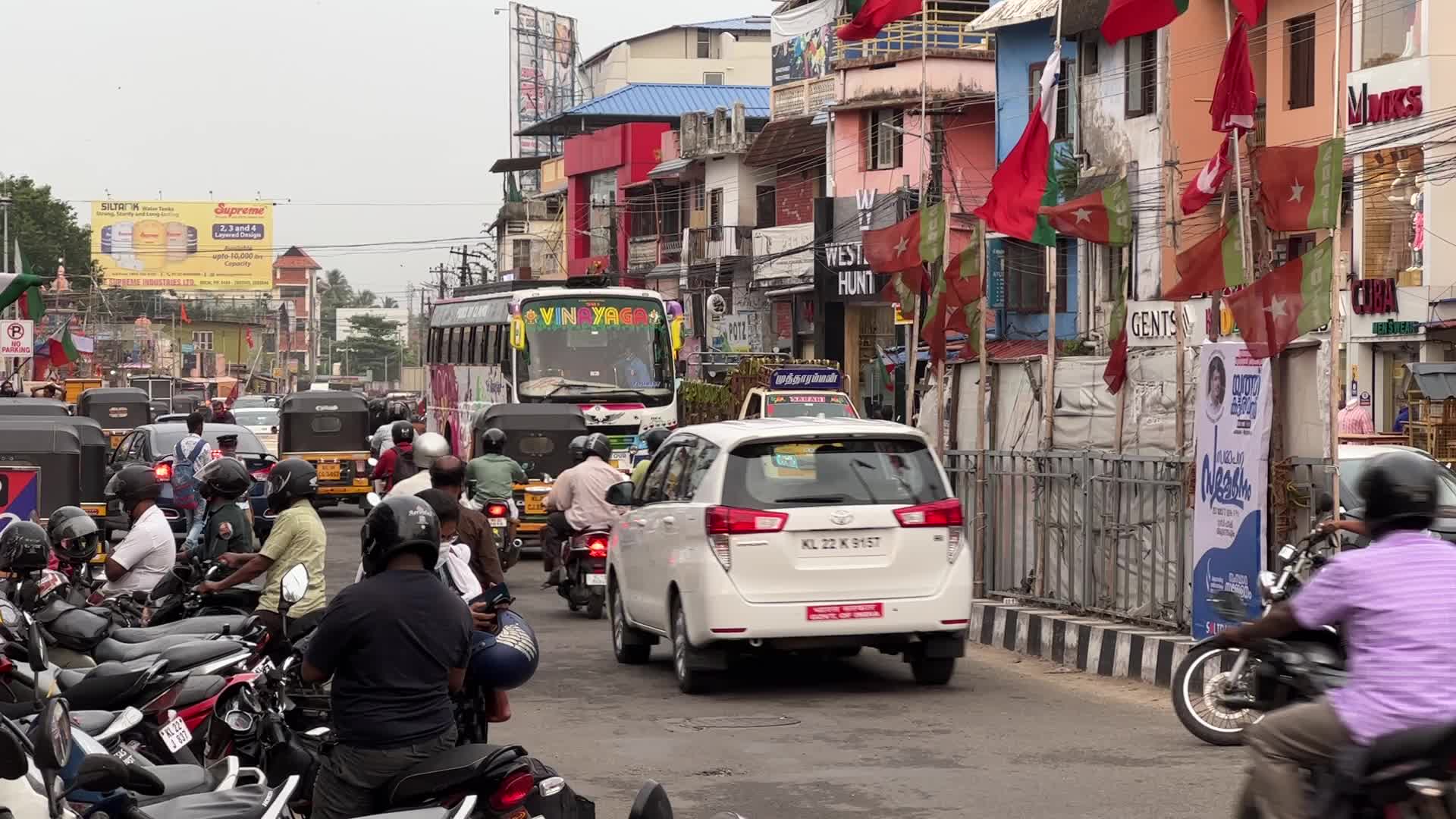 Street traffic in Thiruvananthapuram