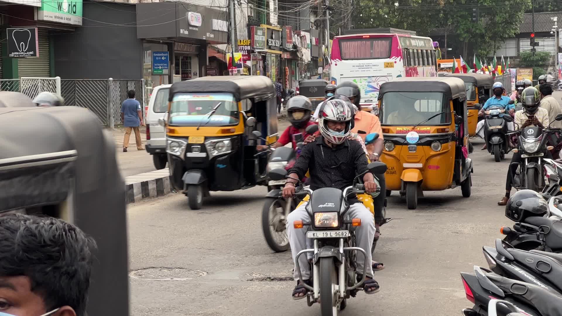 Street traffic in Thiruvananthapuram