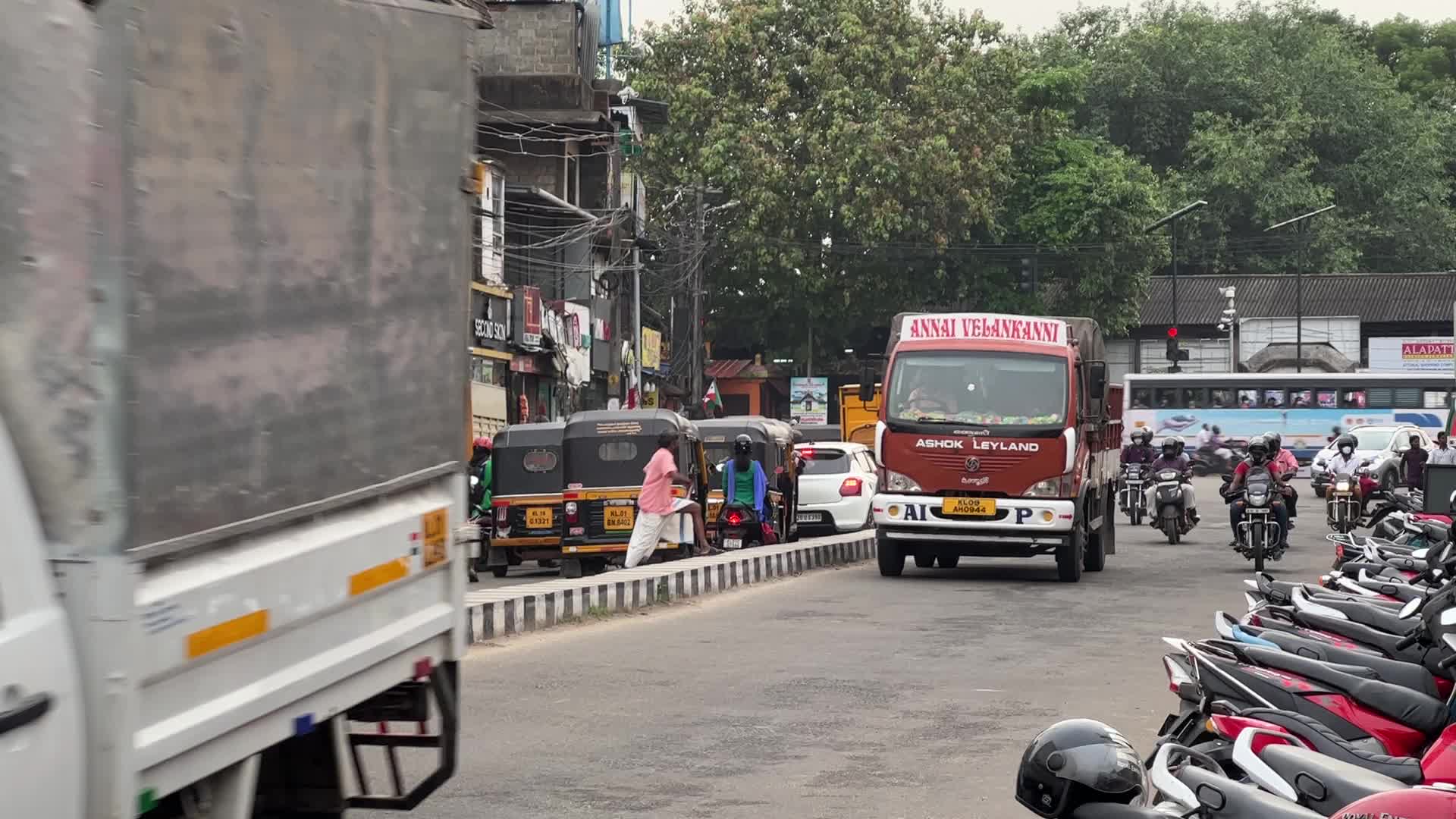 Street traffic in Thiruvananthapuram
