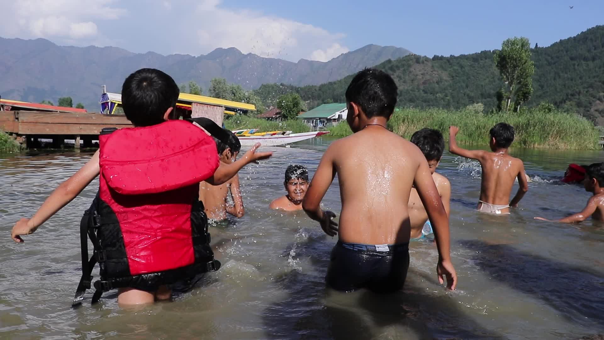 Scorching Heat Weather In Kashmir's Dal Lake