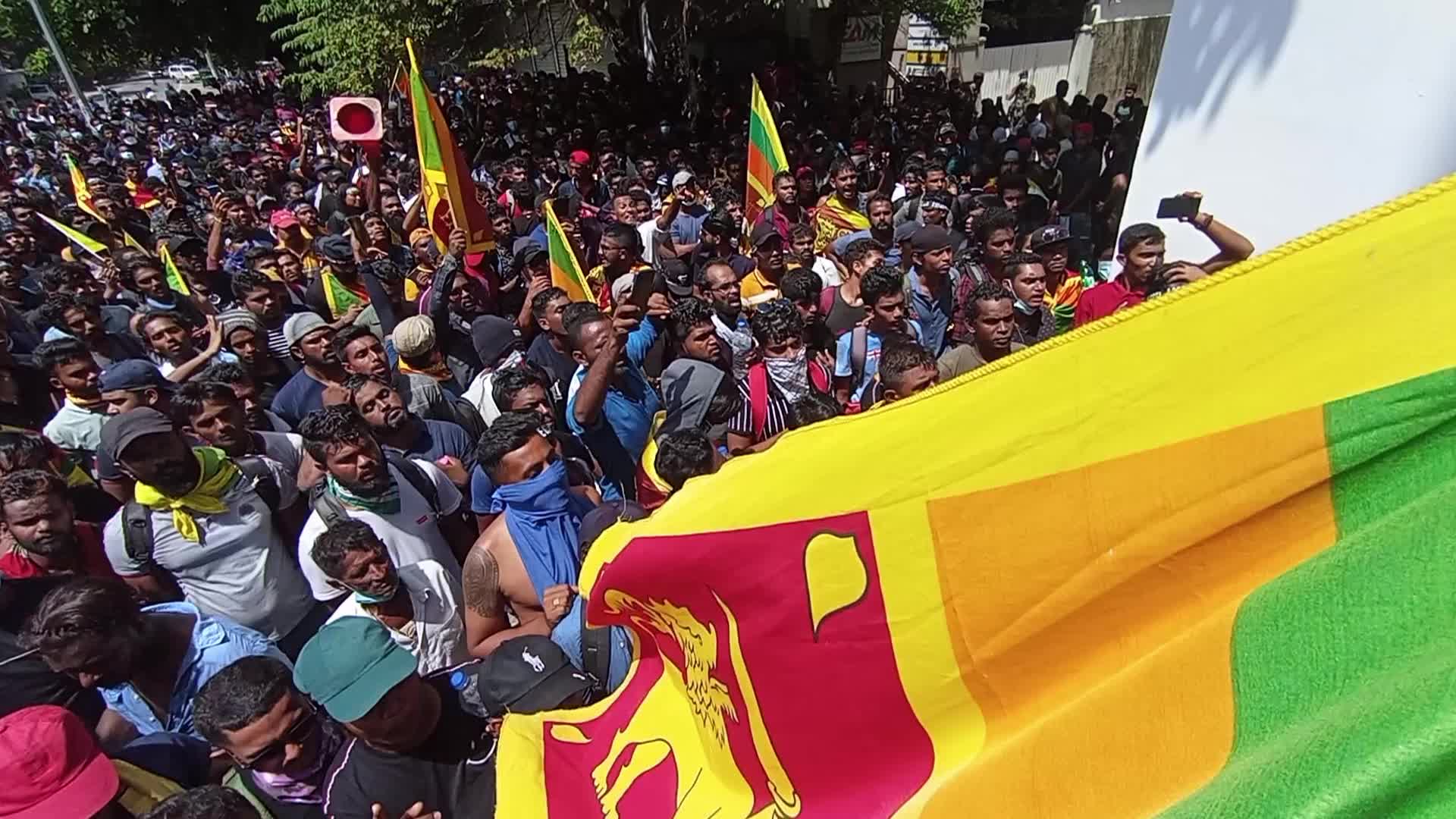 Sri Lanka protesters Break Into President's House