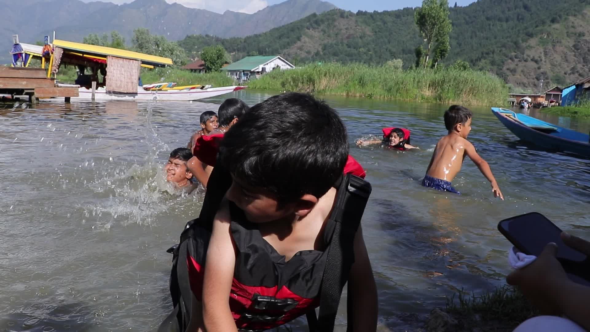 Scorching Heat Weather In Kashmir's Dal Lake