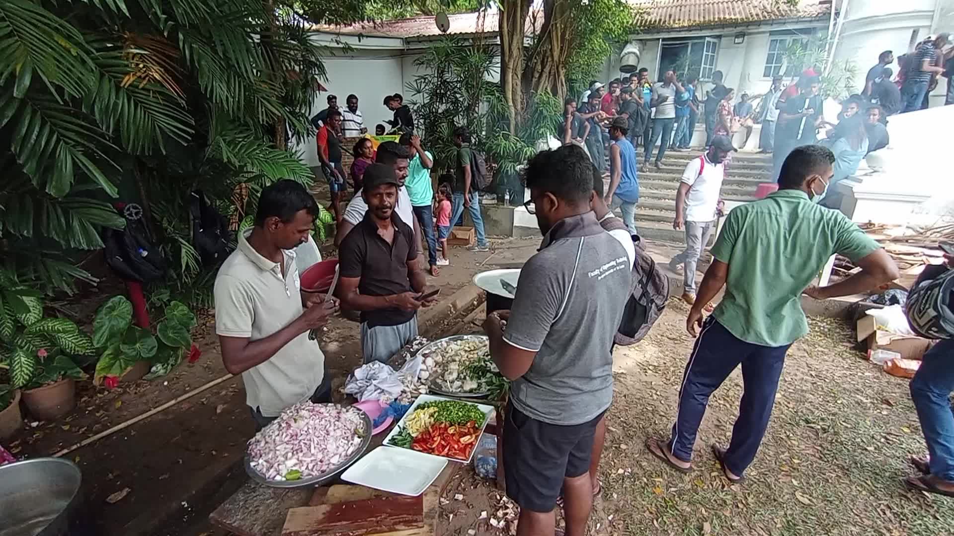 Sri Lanka protesters Break Into President's House