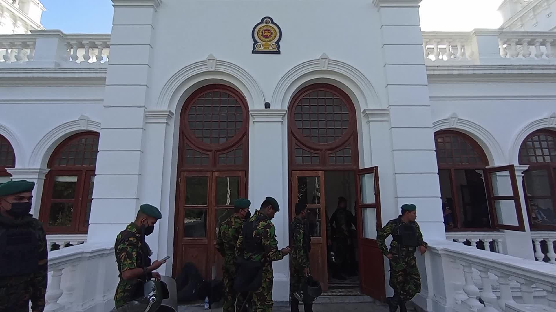 Sri Lanka protesters Break Into President's House