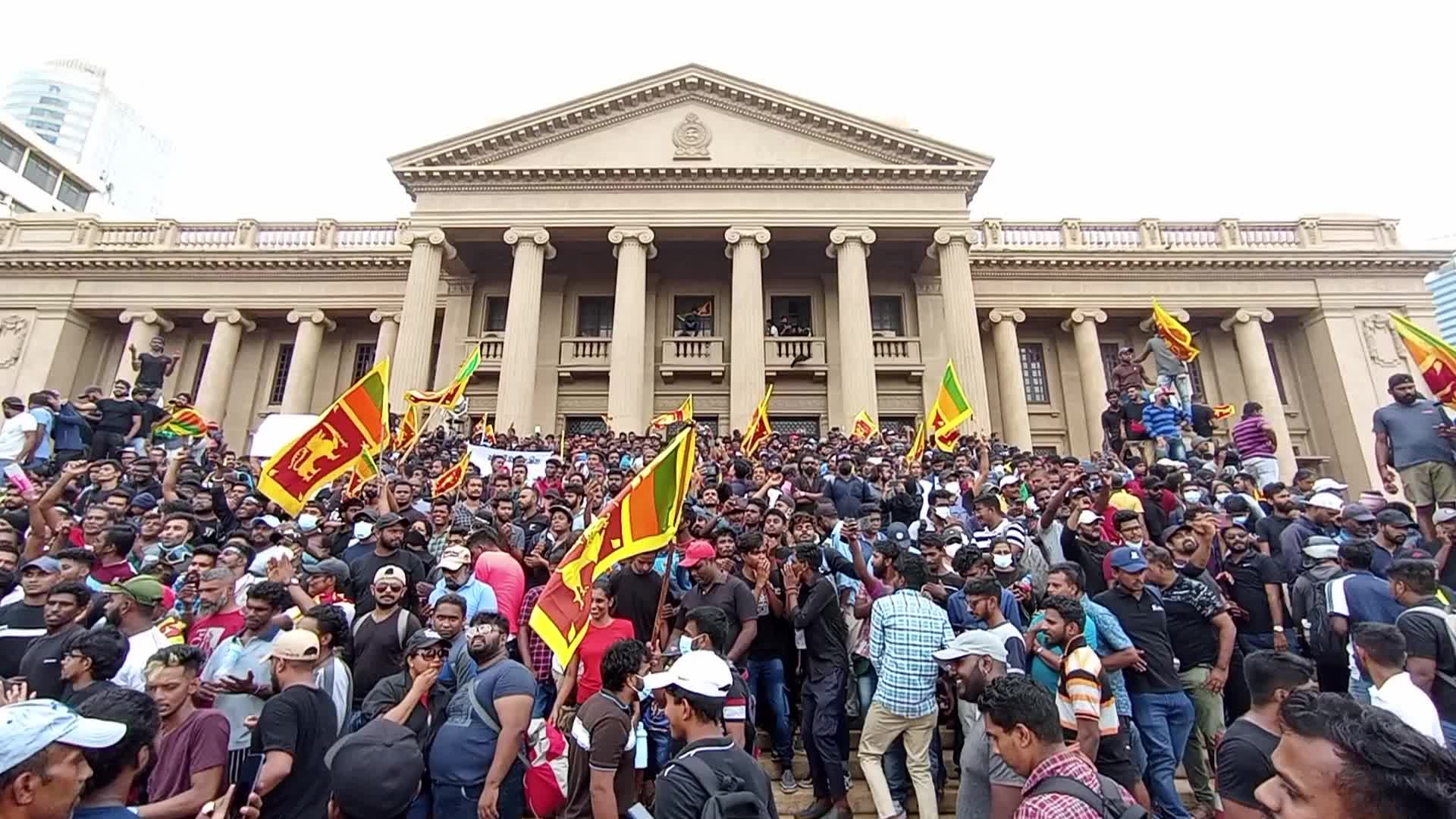 Sri Lanka protesters Break Into President's House