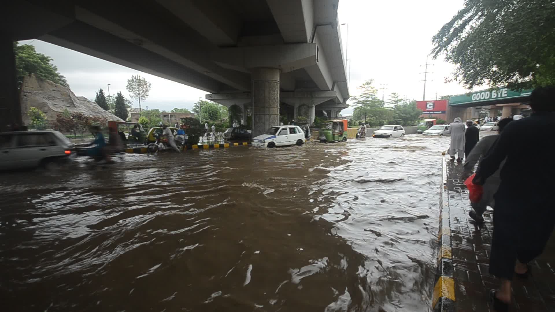 Rainstorms hit Pakistani city of Peshawar
