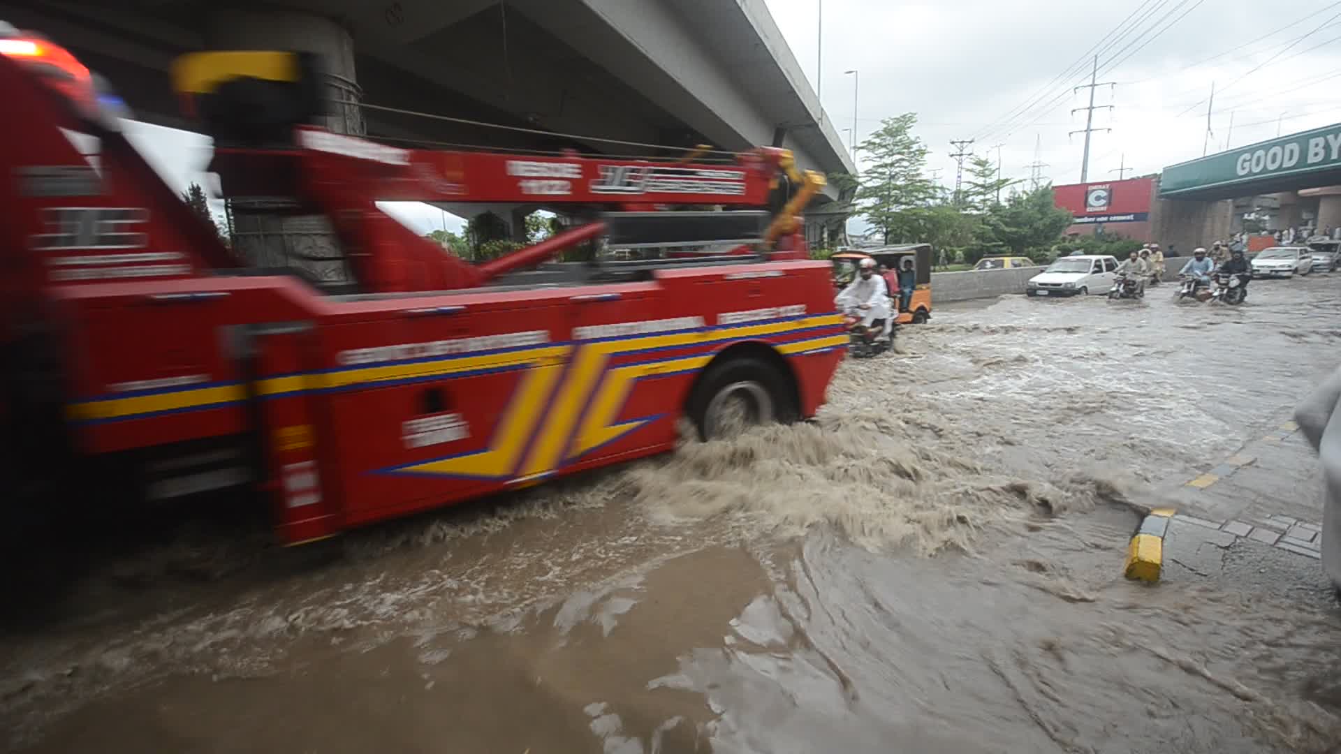 Rainstorms hit Pakistani city of Peshawar
