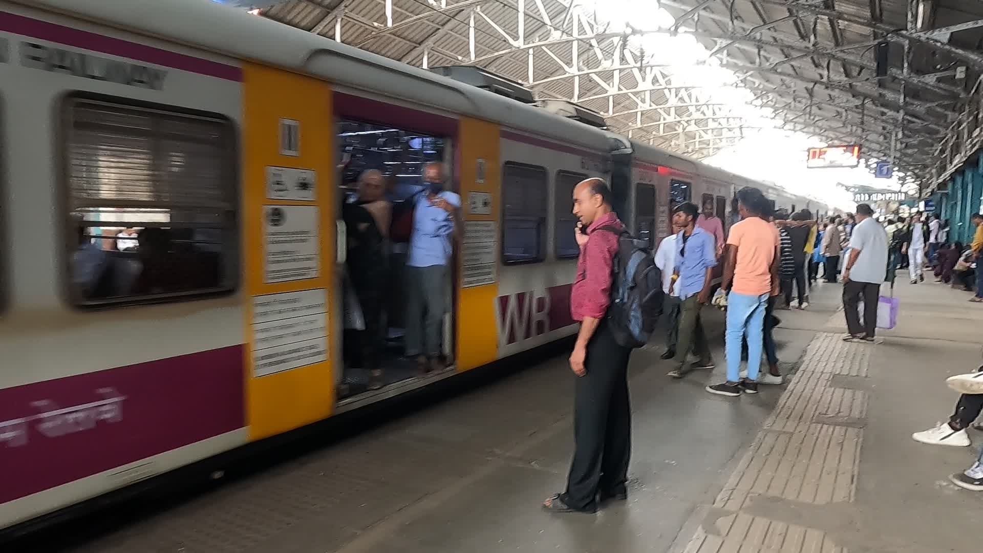 Local Train In Mumbai 