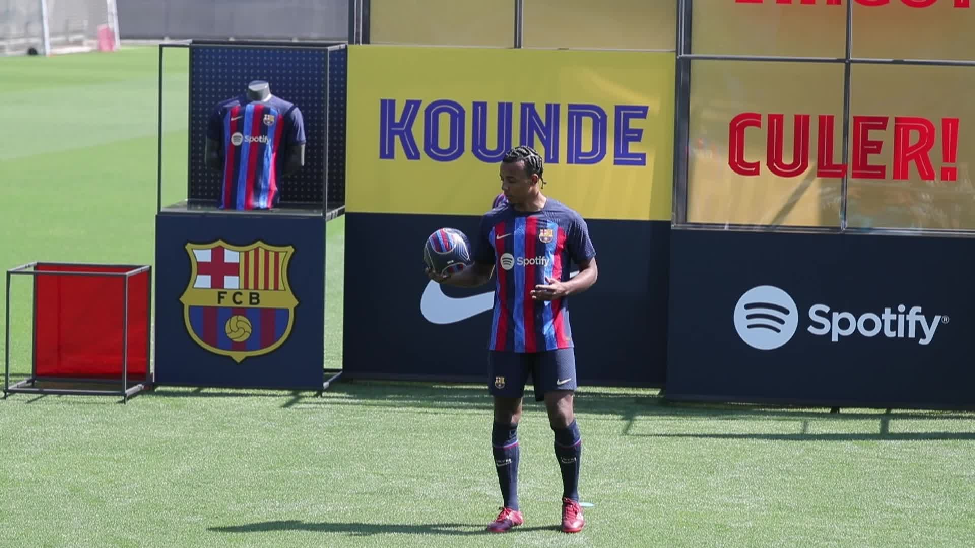 Kounde presented as a new FC Barcelona player