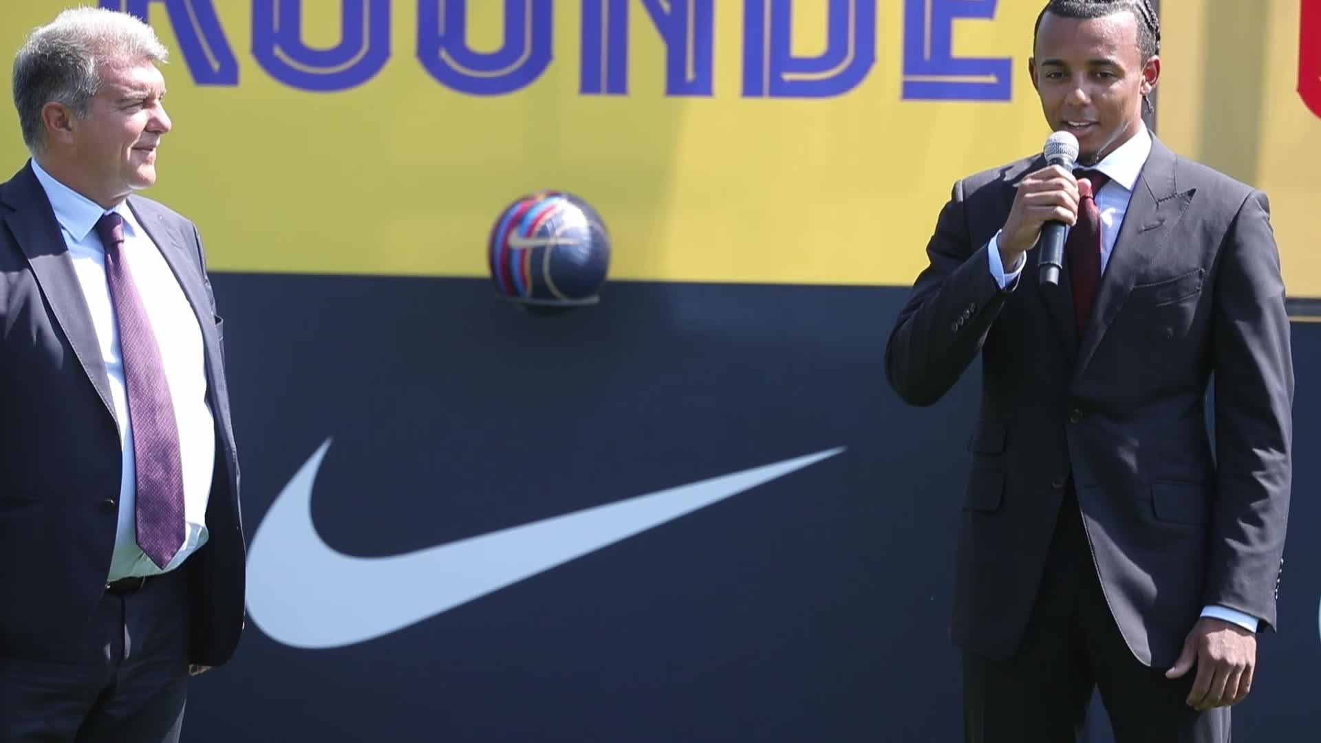 Kounde presented as a new FC Barcelona player