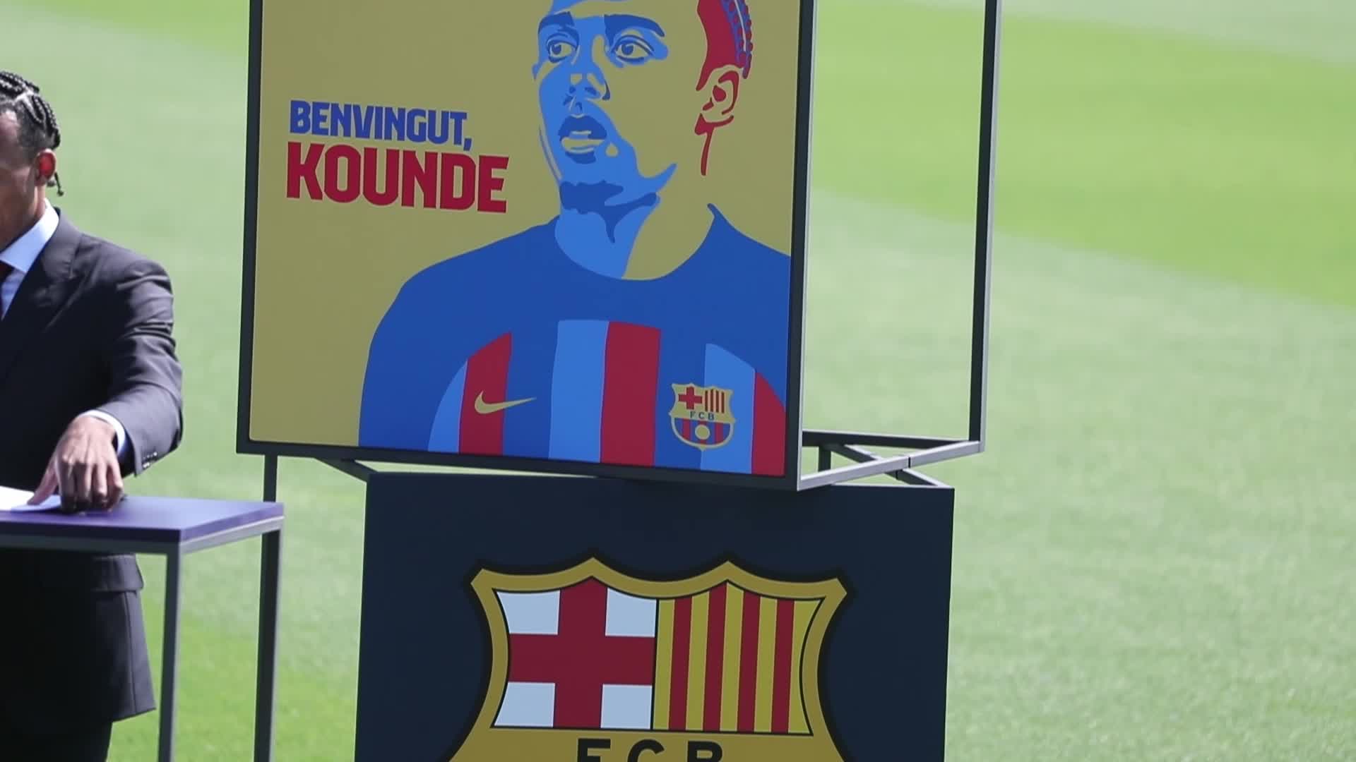 Kounde presented as a new FC Barcelona player