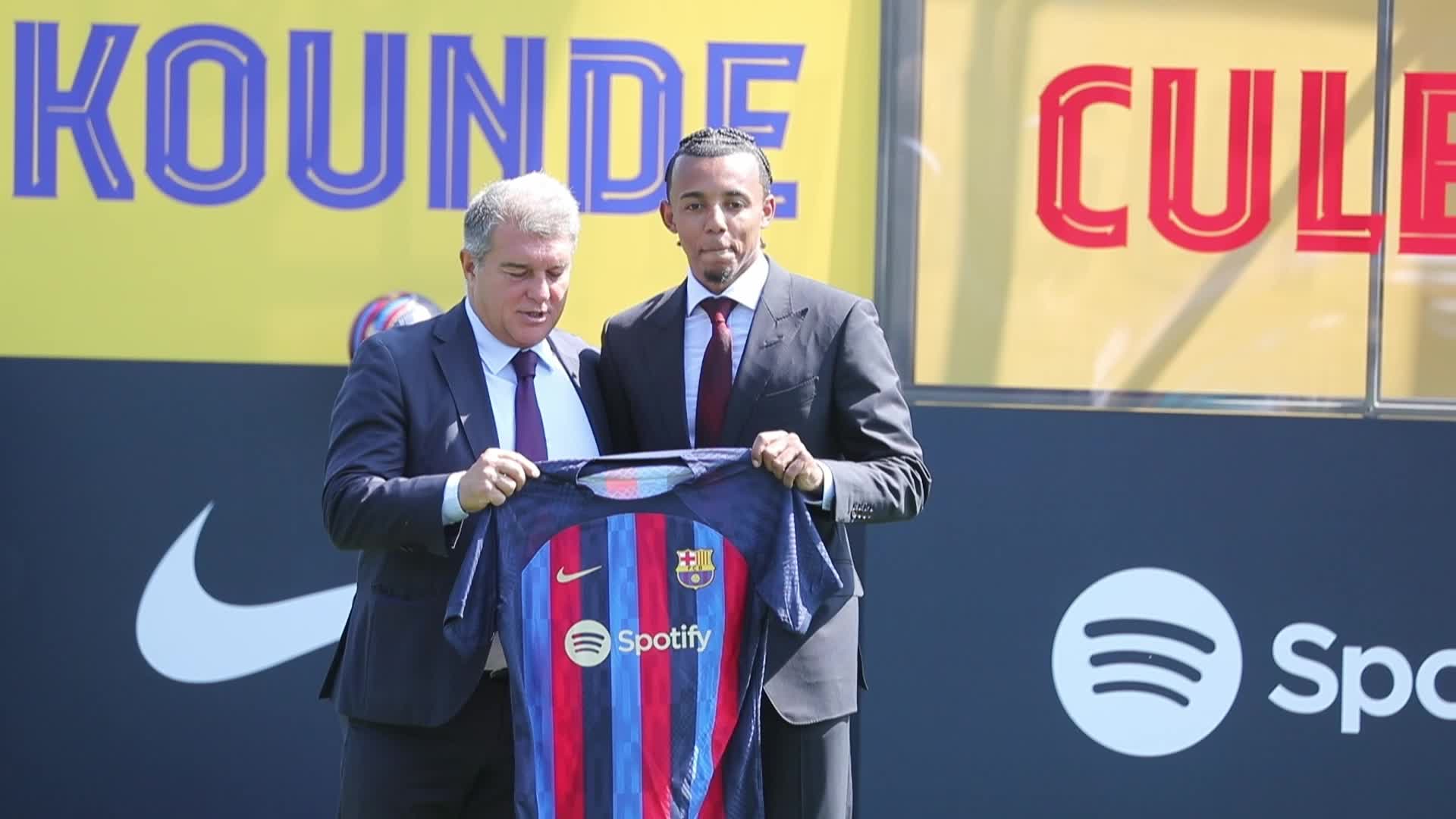 Kounde presented as a new FC Barcelona player